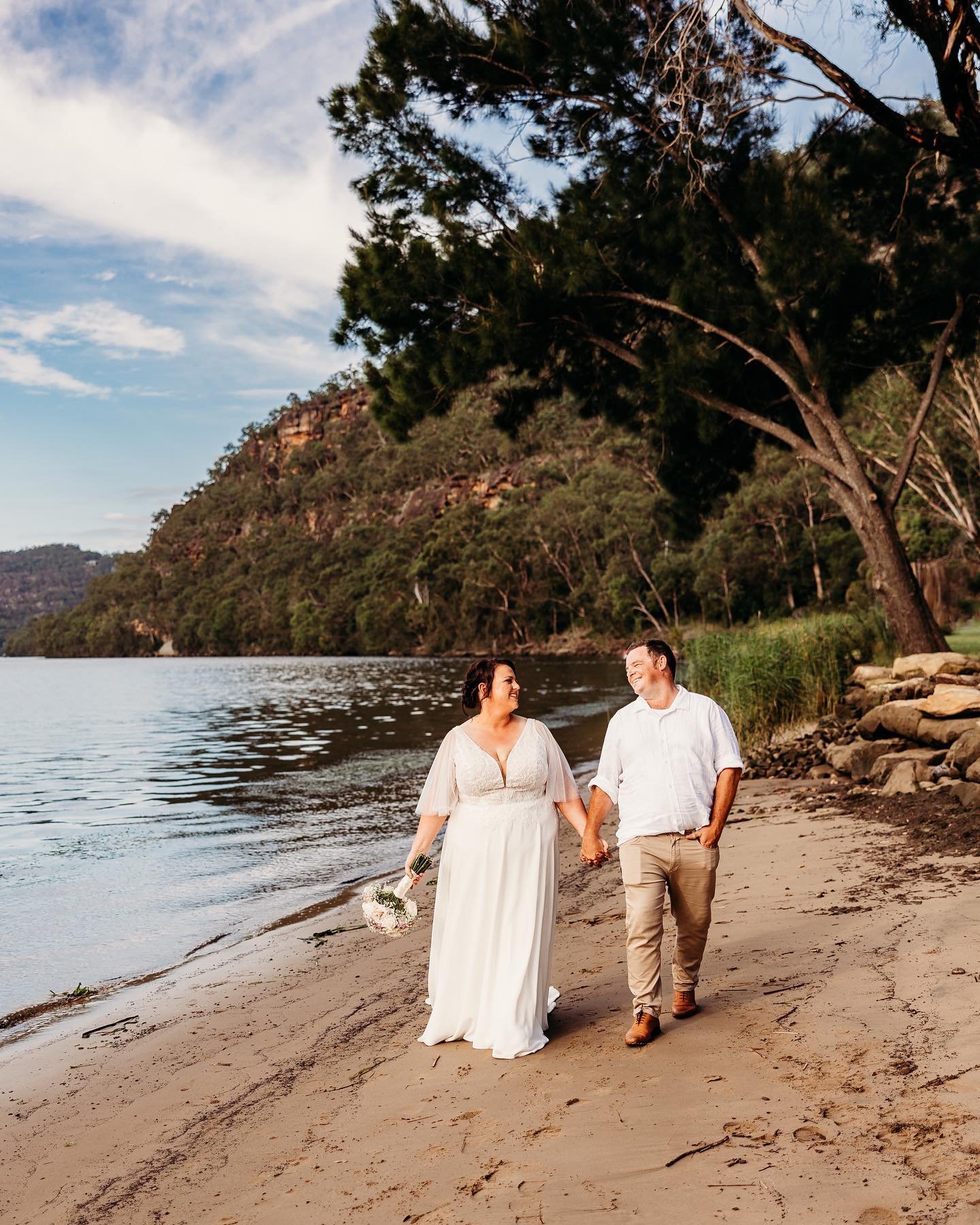Megan ♡ Glen ⚓️

Last Saturday I photographed Megan &amp; Glen&rsquo;s waterfront wedding in Wisemans Ferry, surrounded by their beautiful friends and family!

Venue @hawkesburyriverescapes 
Event Hire @rustic.event.hire 
Flowers @bridalbloomsnballoo