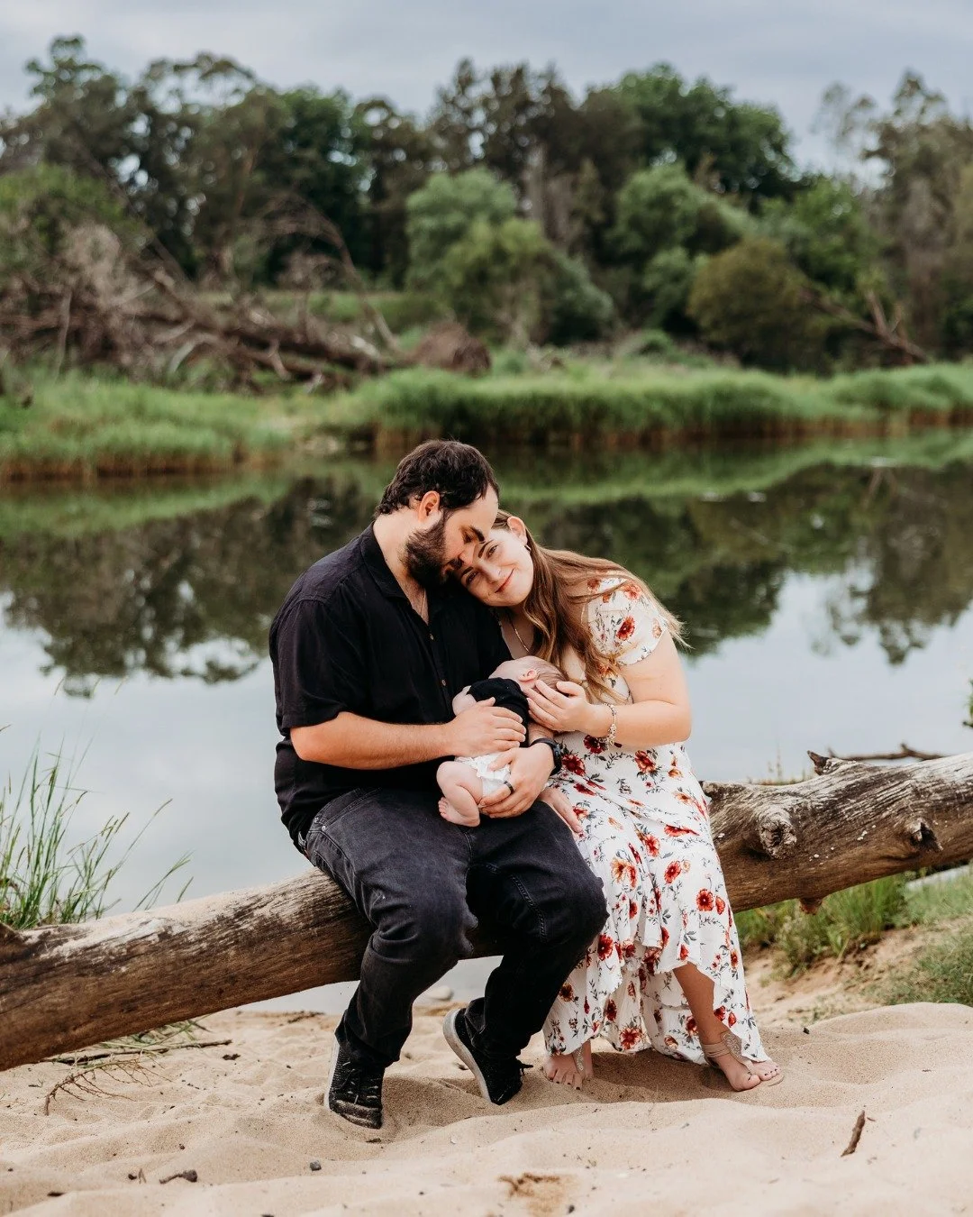 The Goodfellow Family ✨

A peaceful morning by the water, surrounded by soft light and sweet newborn snuggles. 💚 Such a beautiful, calm session with this lovely family.

The full gallery is now live on my website (link in bio). And if you&rsquo;re e