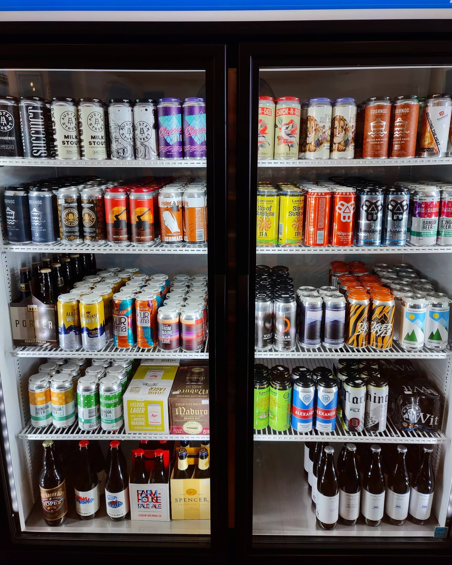 Behold. A brand spankin' new beer fridge. Our old clunker finally went to beer shop heaven (or hell, it never ran that well). We'll be more capable than ever of slinging some frosty boys from here on in. Cheers 🍻
.
.
.
.
.
.
.
.
.
.
.
.
#beershop #b