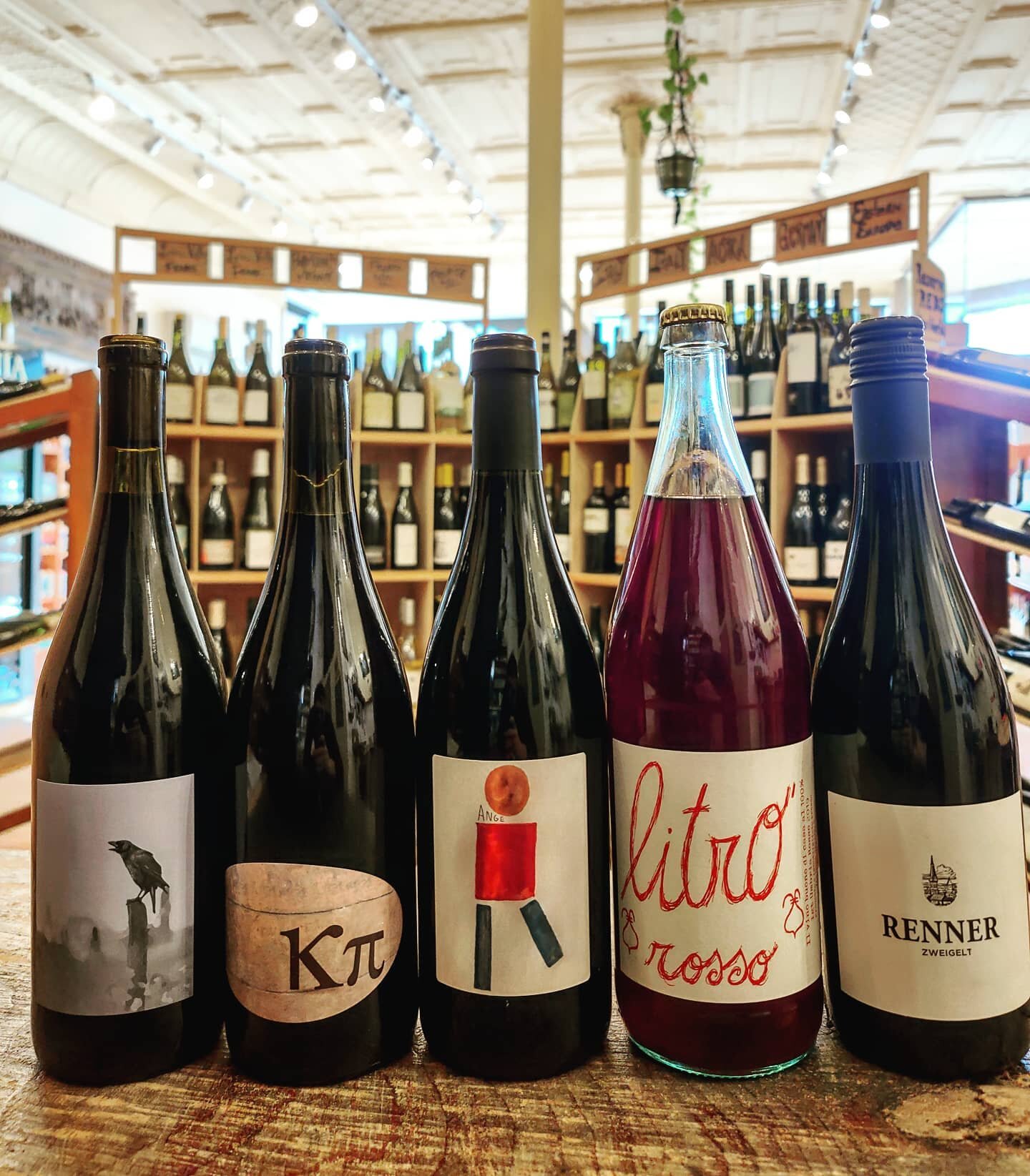 New Wine Alert 🌈 We're bringing in some fresh faces for 2021. From Cali to Austria, we've got new expressive, lovely, o'natural reds gracing the shelves waiting to get guzzled with some winter fare.
.
.
.
.
.
.
.
.
.
.
.
.
.
.
.
#naturalwine #vinnat