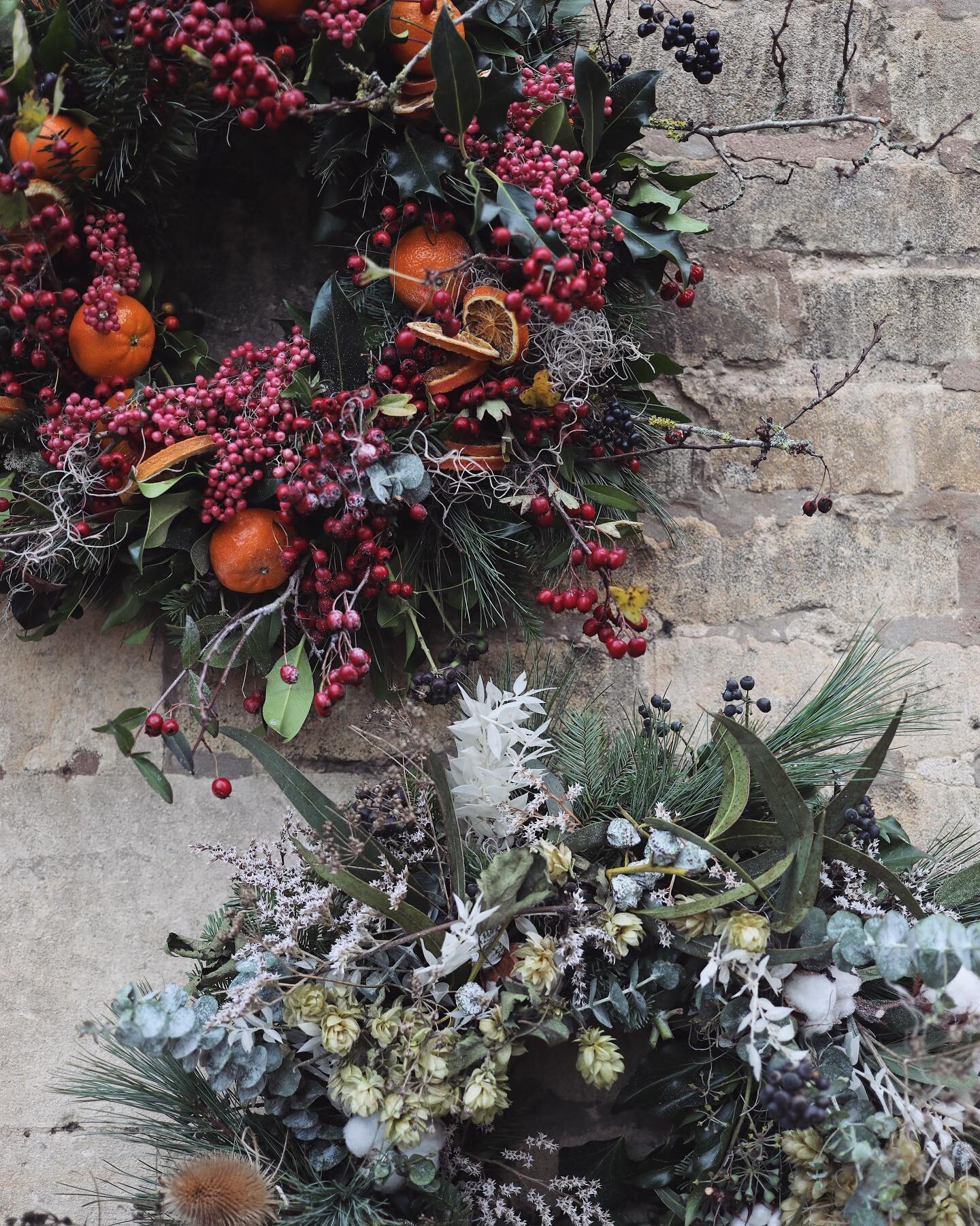 Our Christmas wreaths are now available to preorder.

Highly scented, a lovely way to dress a door, gate or wall. 

All handmade to order, whether you are you a whites and greens sort of person or prefer the bright 🍊 colours.

Thank you to all on th