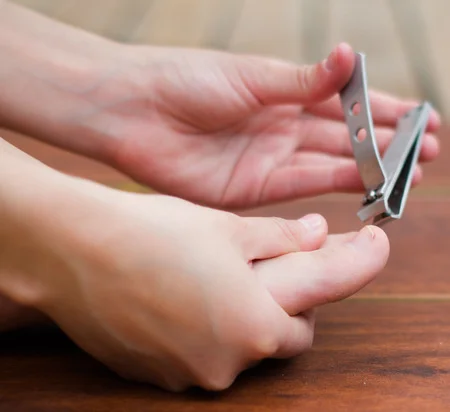 59421802_S_clipper_toe_nail_man_foot_hands_across.jpg