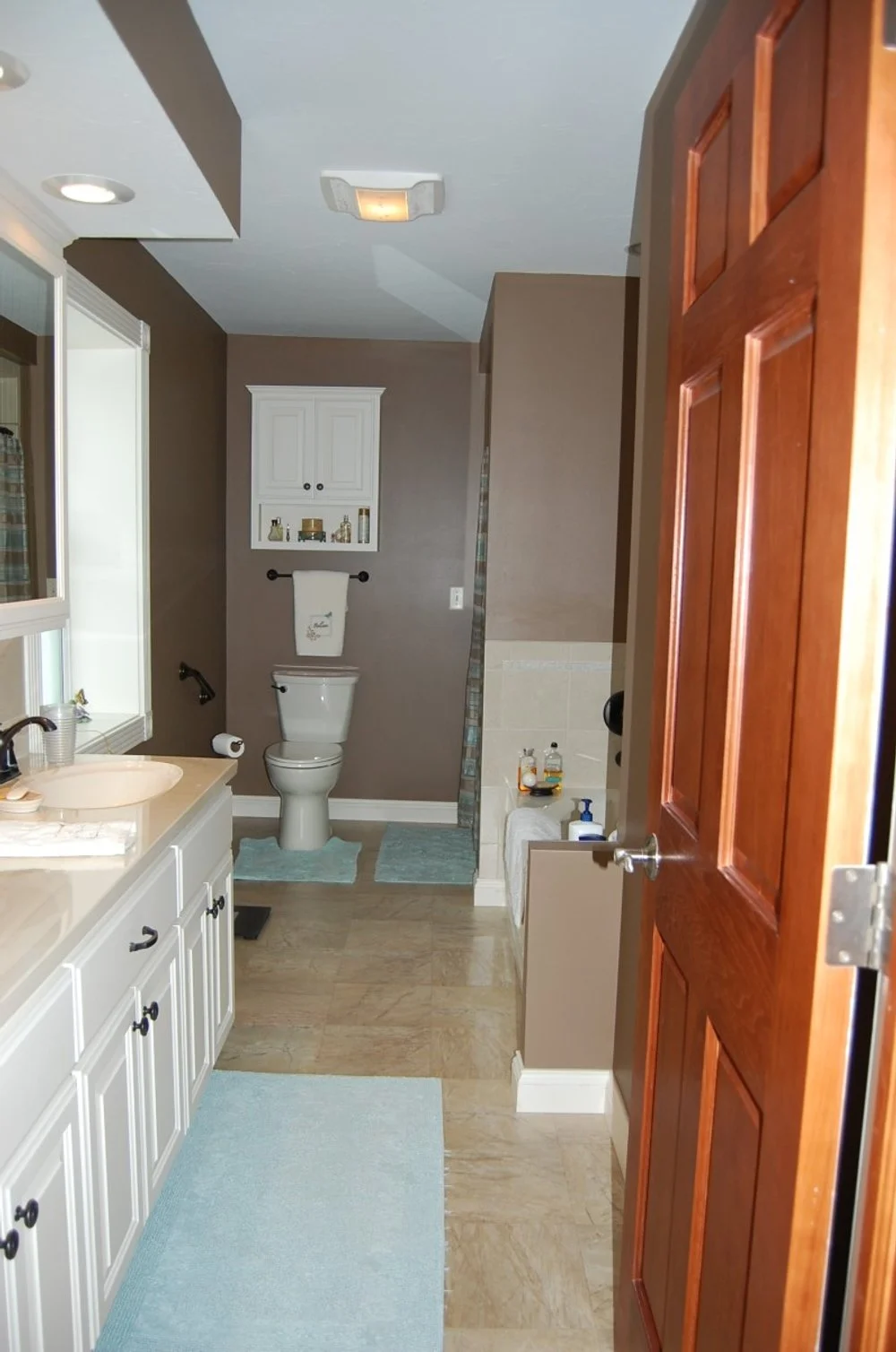 20 Master bath to back.JPG