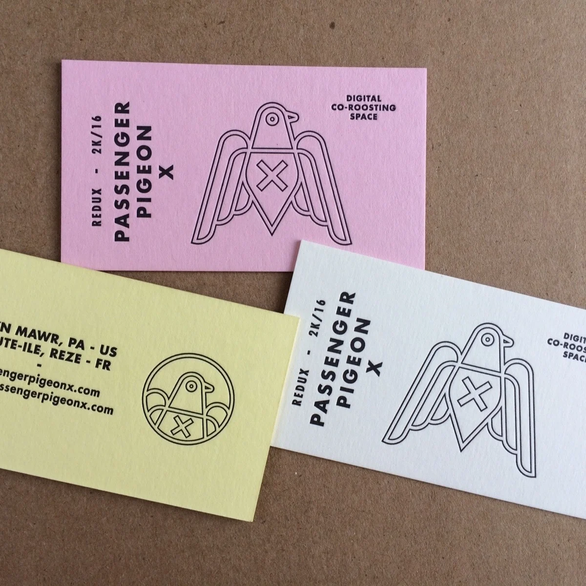 PPX - BUSINESS CARDSFace à Nantes, on prend le bateau pour traverser la rive gauche de la Loire en moins de dix minutes et on se retrouve comme dans un village au bord de la mer... En fait c'est en bord de Loire... à Trentemoult exactement!