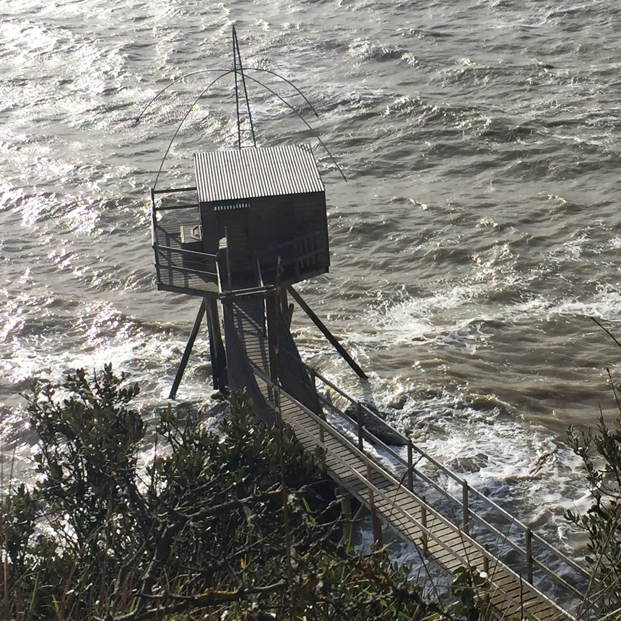 Carrelet at high tide - Hiking the sentier des douaniers between La Bernerie and Pornic.