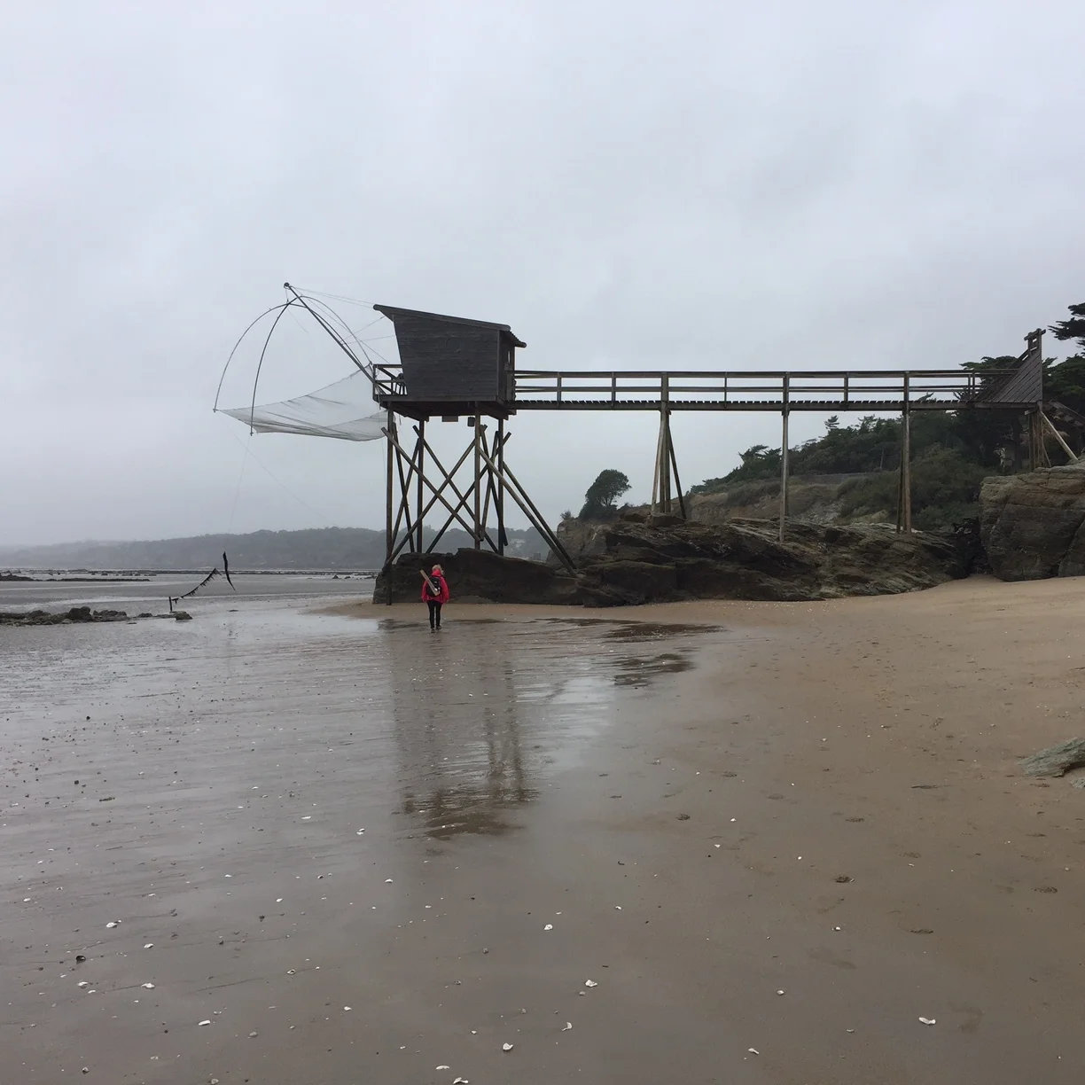 Hiking the shore at low tide - La Bernerie