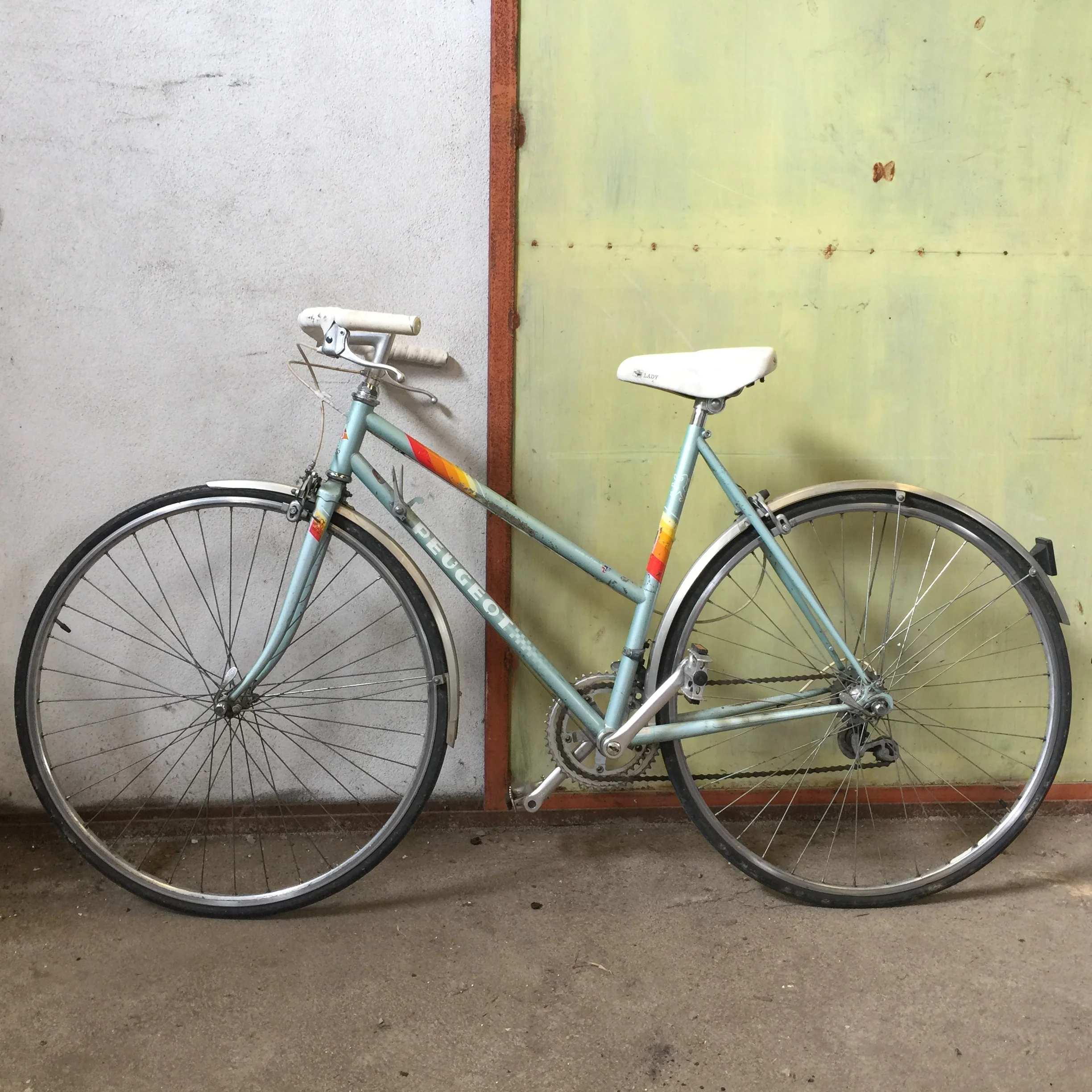 Summer 2017 biking trip with my ride: a vintage anthracit blue Peugeot