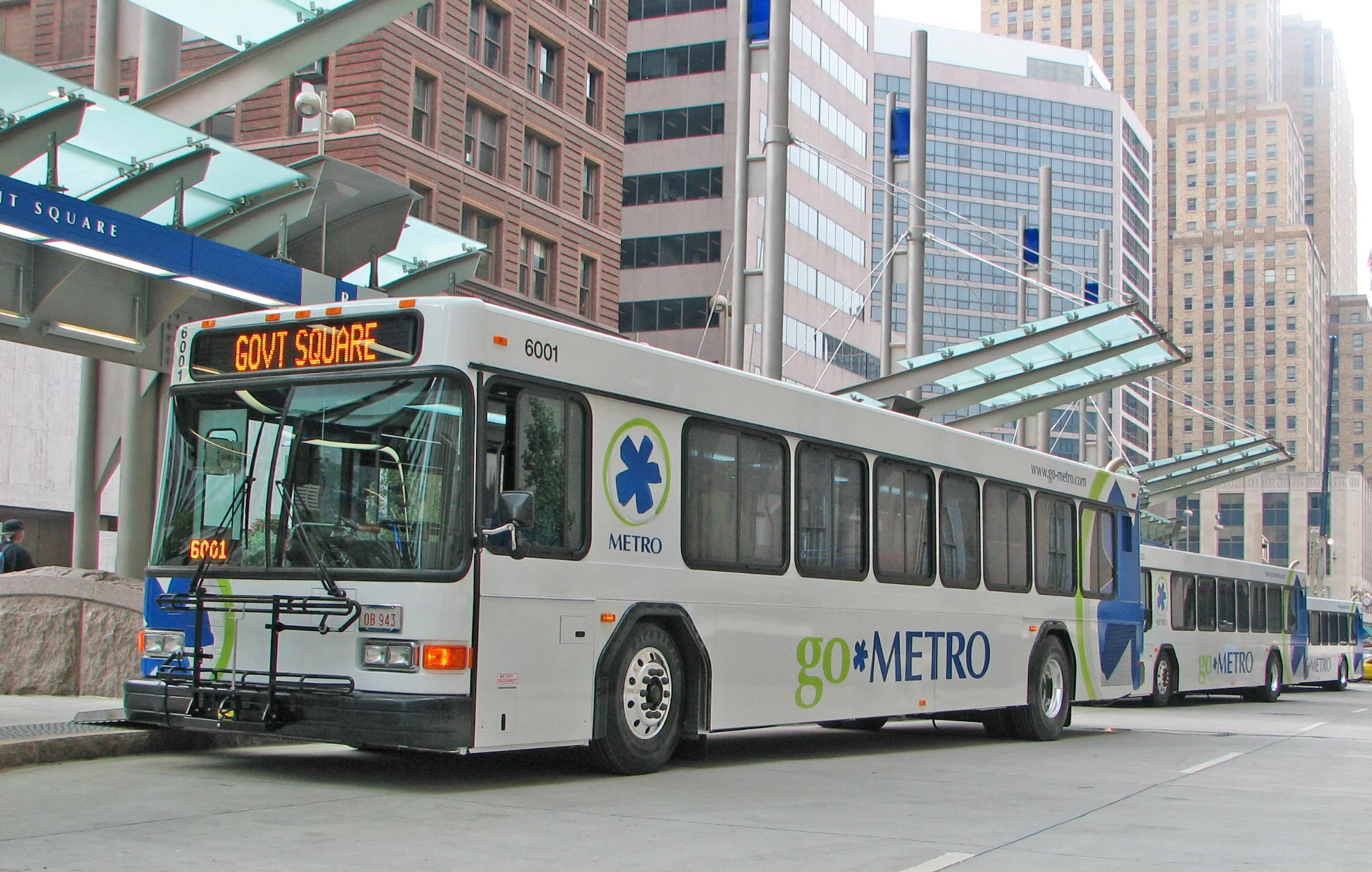Cincinnati-New-Metro-buses-at-Government-Square.jpg