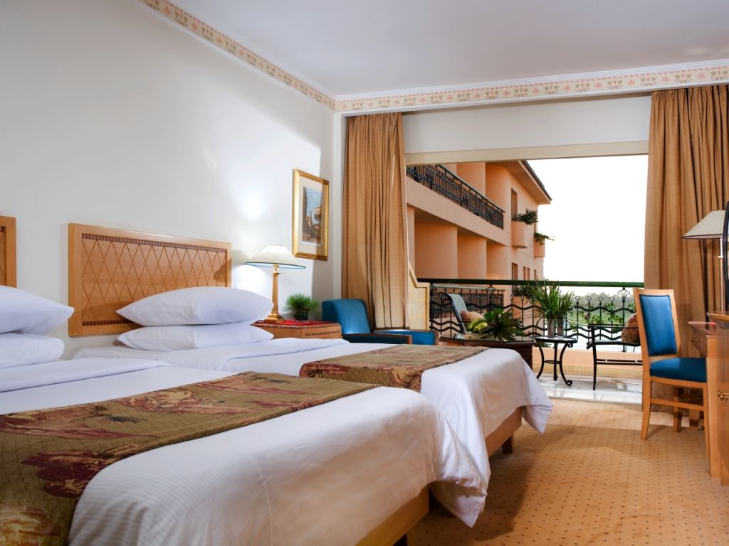 steigen luxor room.jpg