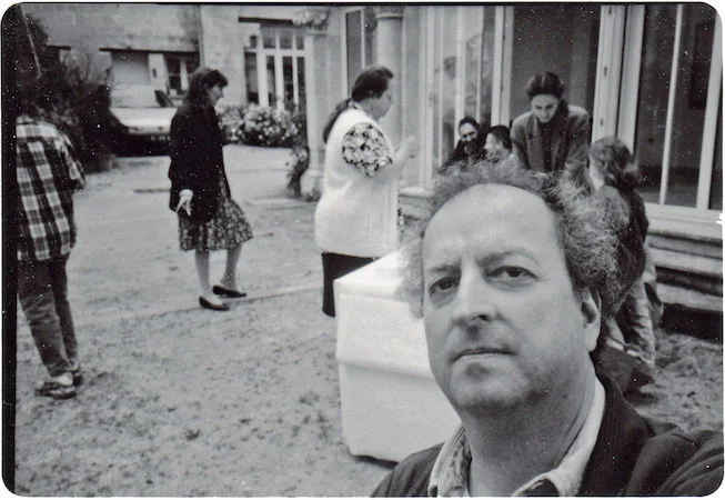 Auvers-sur-Oise. Vernissage de l’exposition du photographe Marc Pataut à la Galerie d’art contemporain, 1995. Photo G.T