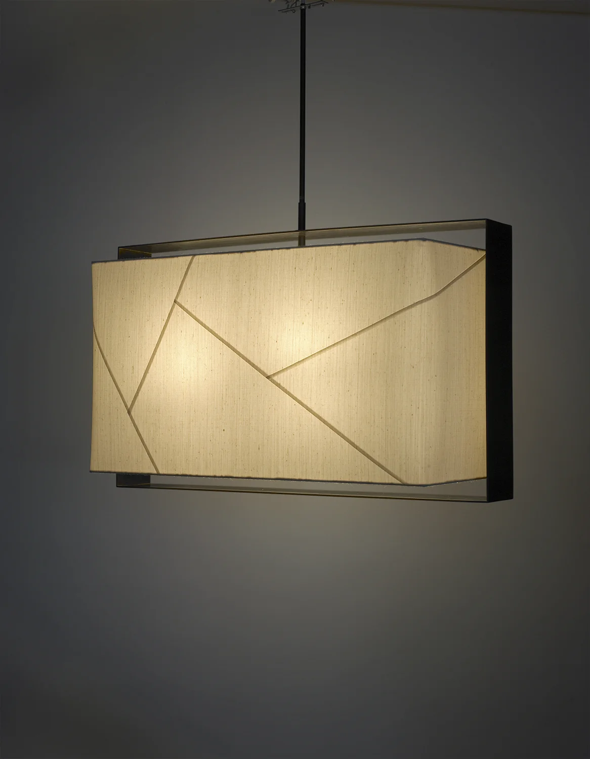 Halo_C-147_Halo Horizontal Pendant_Black_Porto.jpg