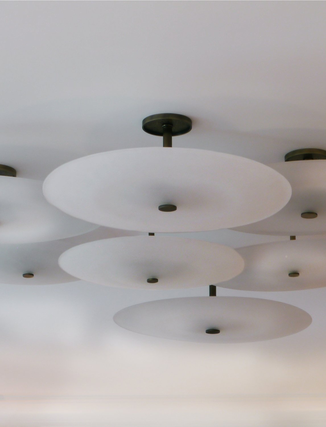 Glass+++Crystal_C-228_Glass+Saucer+Ceiling+Cluster_Antique+Brass_Glass_close+up_off.jpg