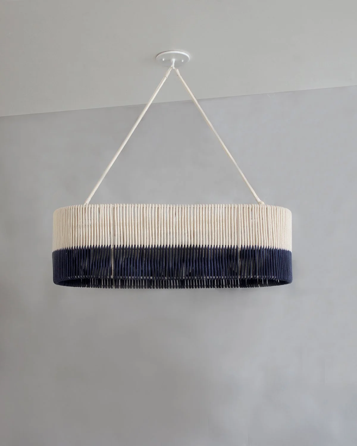 Rope_C-217_Large+Rope+Horizon+Oval+Pendant_White_Black+and+White_offjpg.jpg