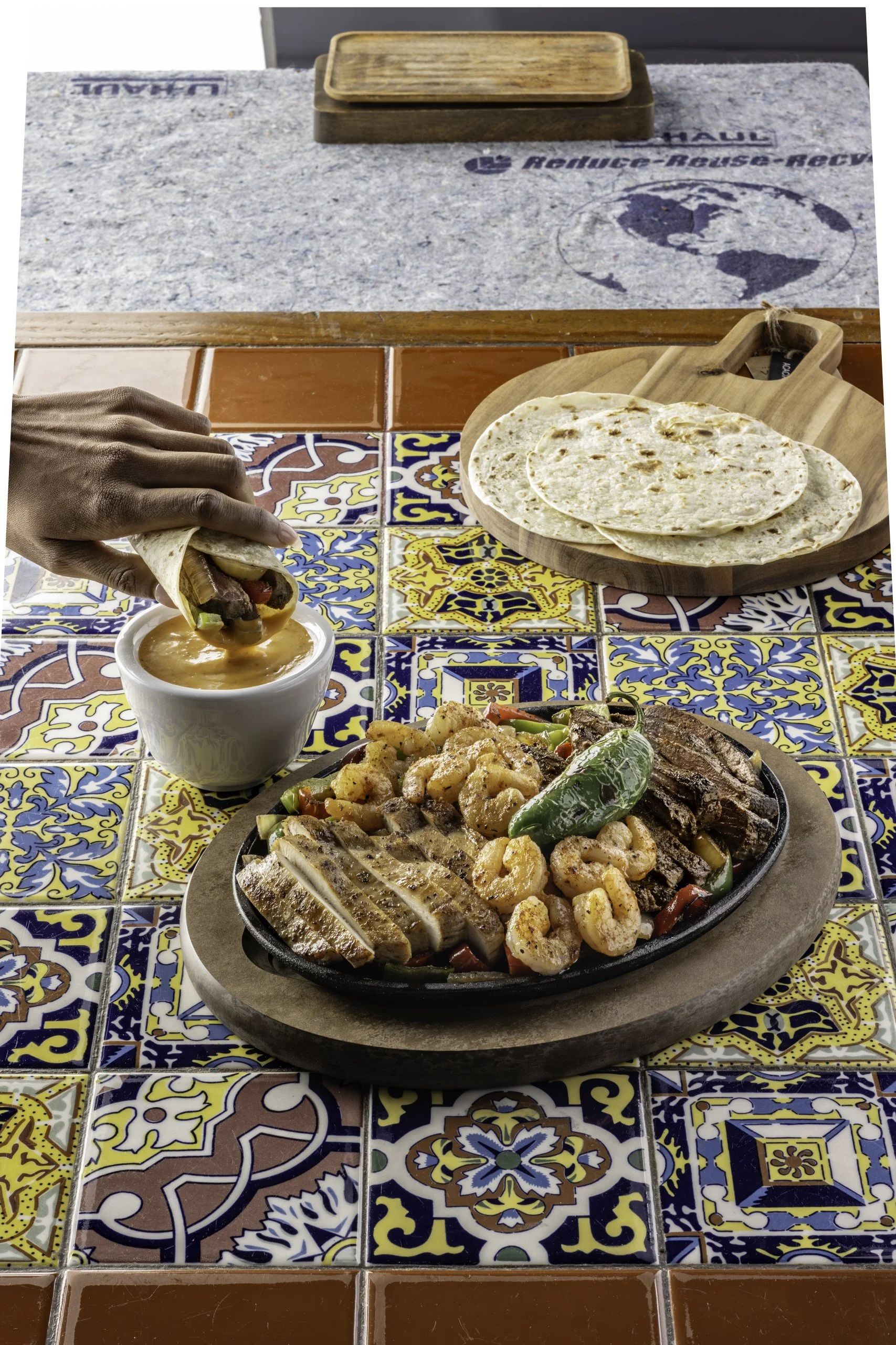 59090_CHILIS_Fajitas_Feature_Card_V2_182_2*_fajita_dip04.jpg
