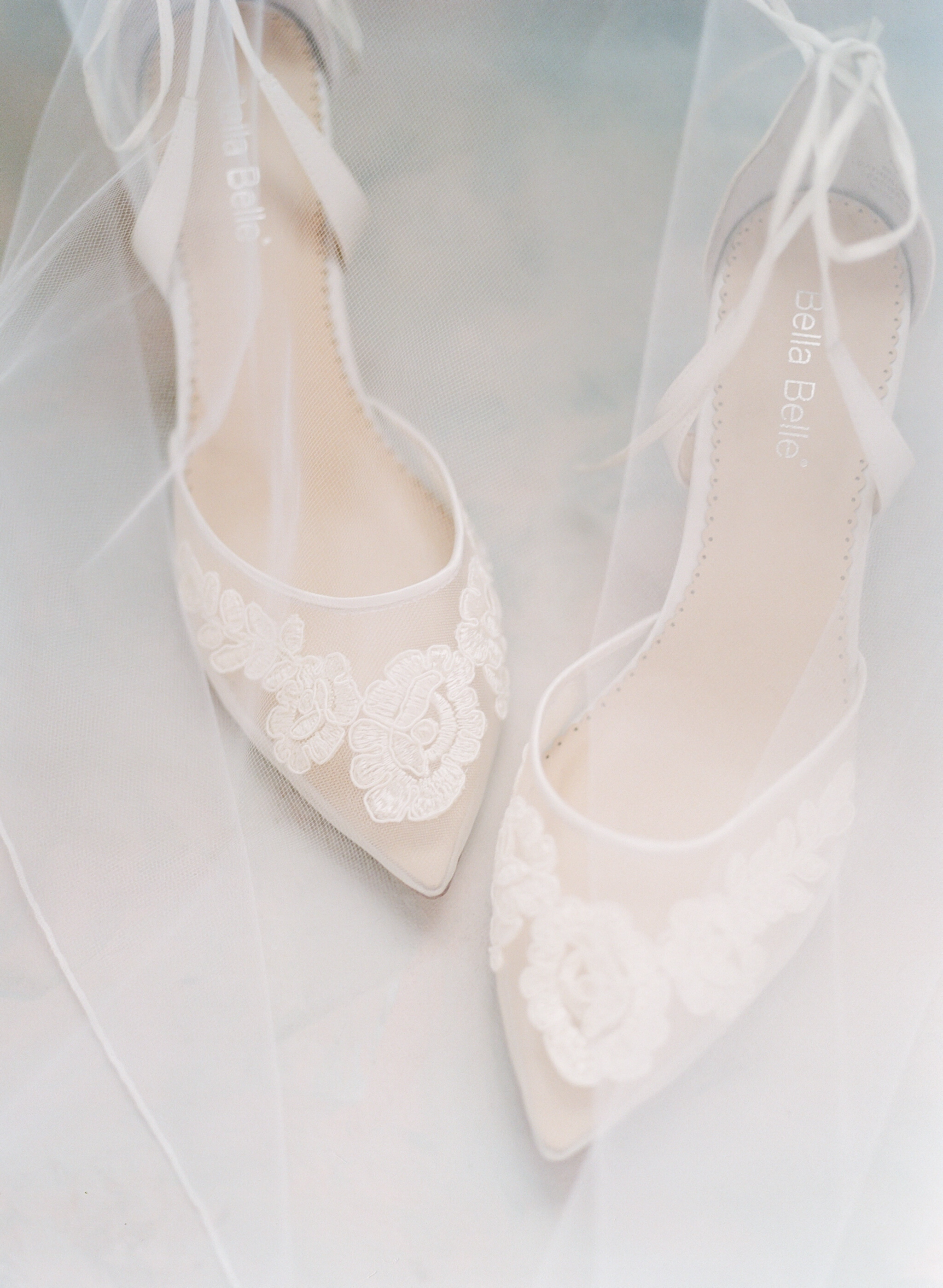 L+CMarried_GettingReady_IvoryBlushPhotography148.jpg