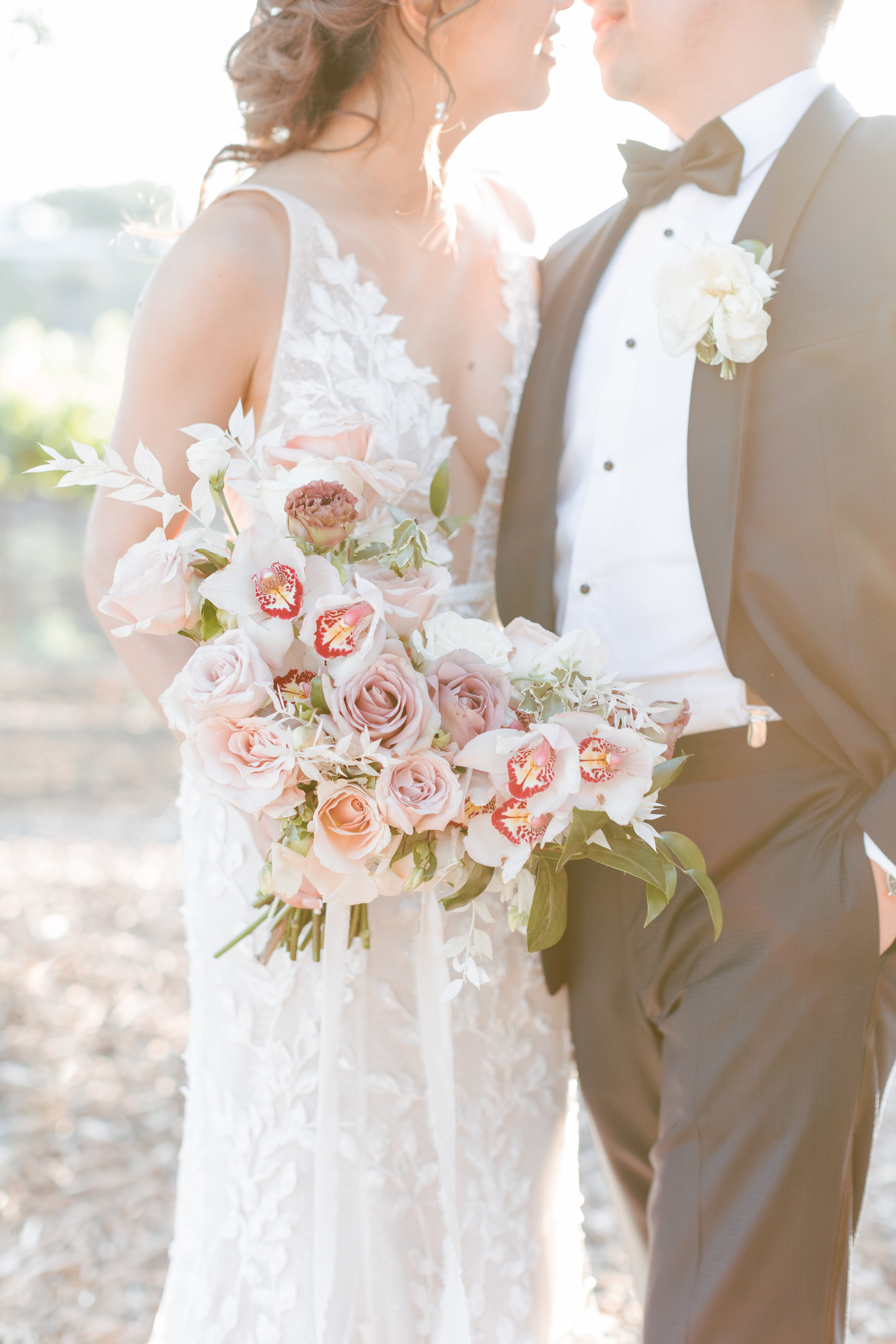 GoldenHour_Amy&HoanWedding_IvoryBlushPohtography4.jpg