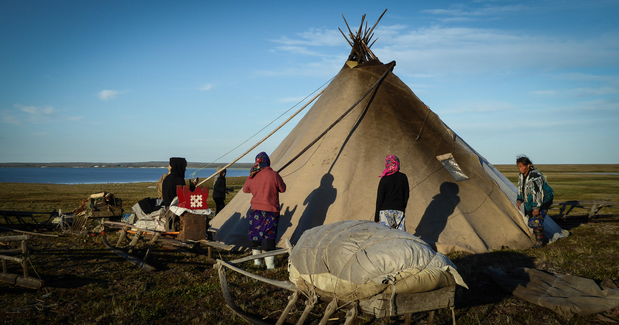The Nenets’ traditional dwelling tent is called “chum” in Russian, a word derived from the Udmurt language. The Nenets word for the structure is “mya”. JONAA©Zoia Vylka Ravna