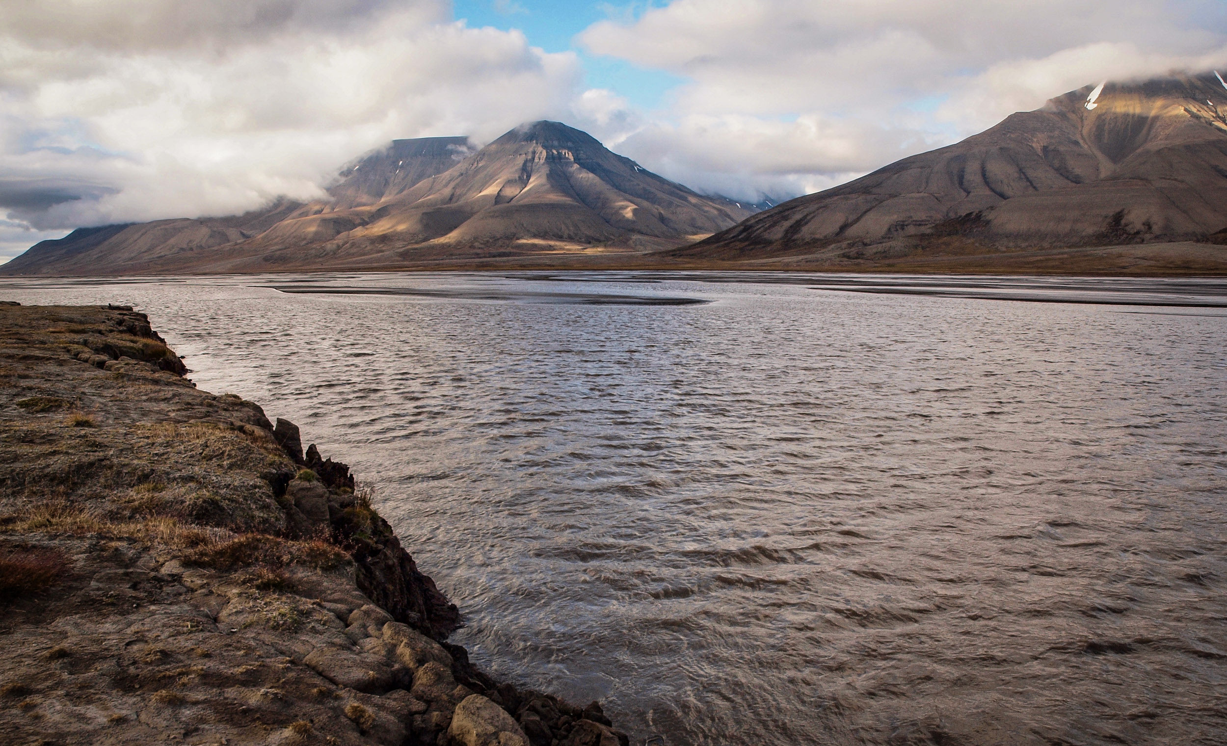  The Adventelva river flowing into Adventfjorden, Svalbard.  JONAA©Uta Brandt