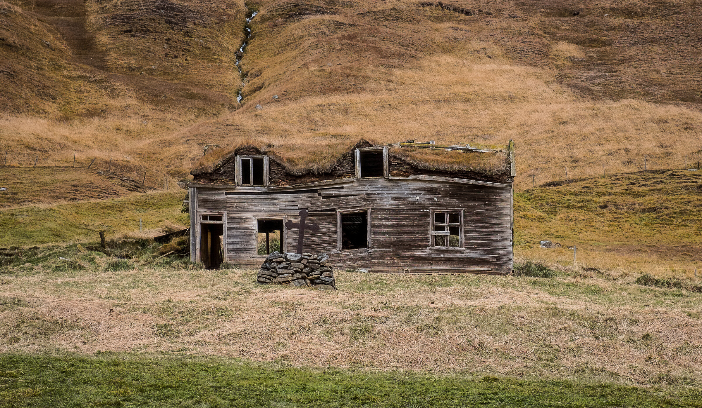 A former home at Bergsstaðir in Svartárdalur truly merging as a part of the surrounding nature.  JONAA©Björn Valdimarsson
