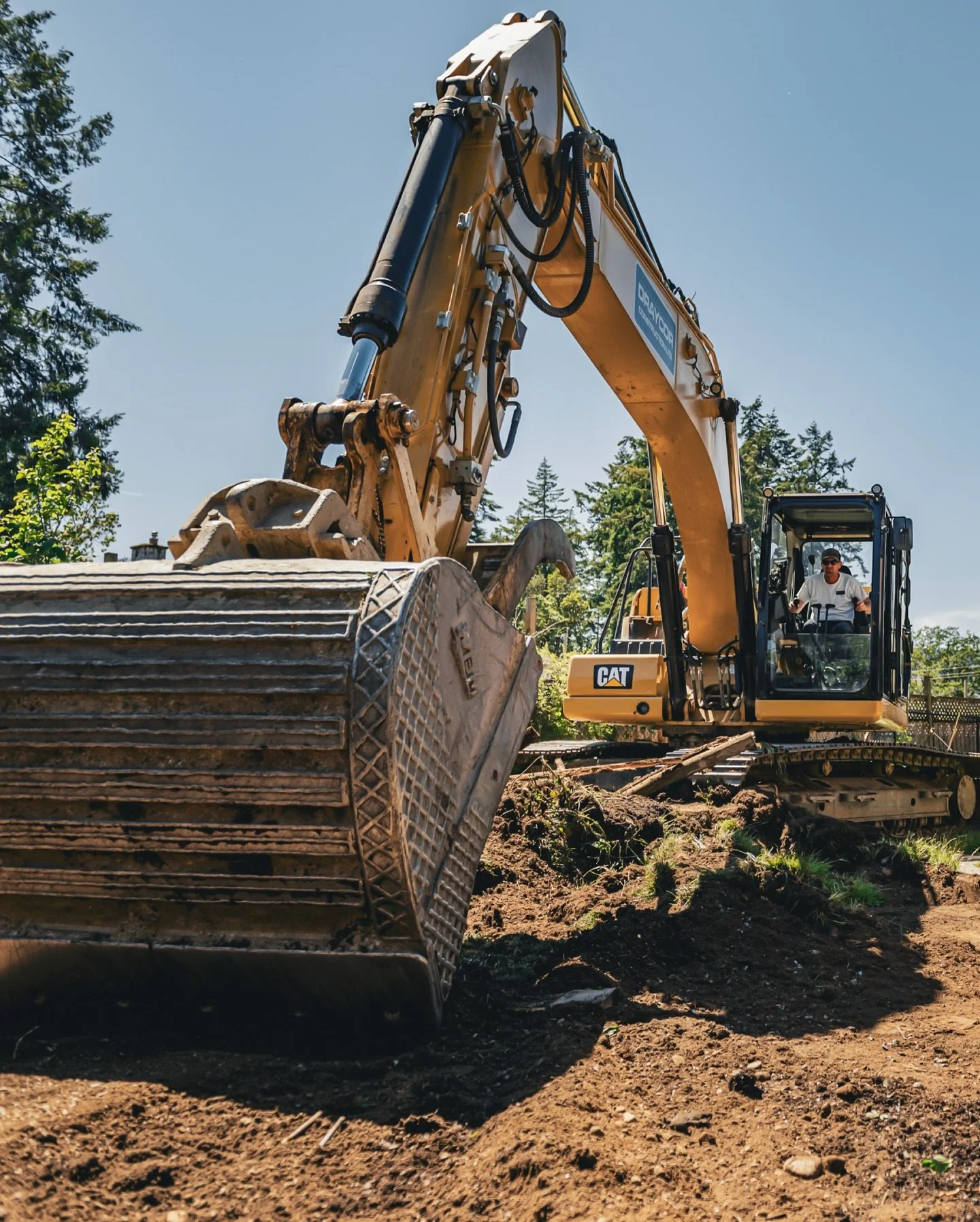 Finally Friday 🤩
@bainesvisuals 
#civilconstruction #excavator #draycor