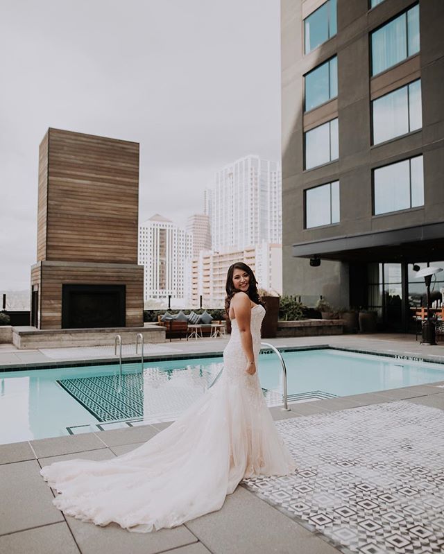 ohhhhhh ok 🤩
I don&rsquo;t have words quite yet about how great today was, but here is just one pretty photo of the STUNNING bride, @melflorez 
can&rsquo;t wait to share lots more 🙈
&bull;
&bull;
&bull;
#austinweddingphotographer #austintexasweddin