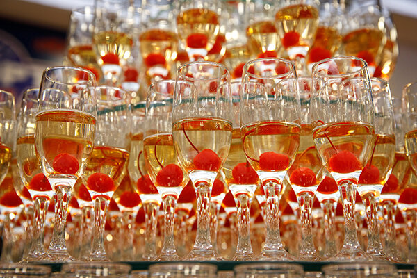 row-glasses-with-champagne-cherries-inside-event.jpg
