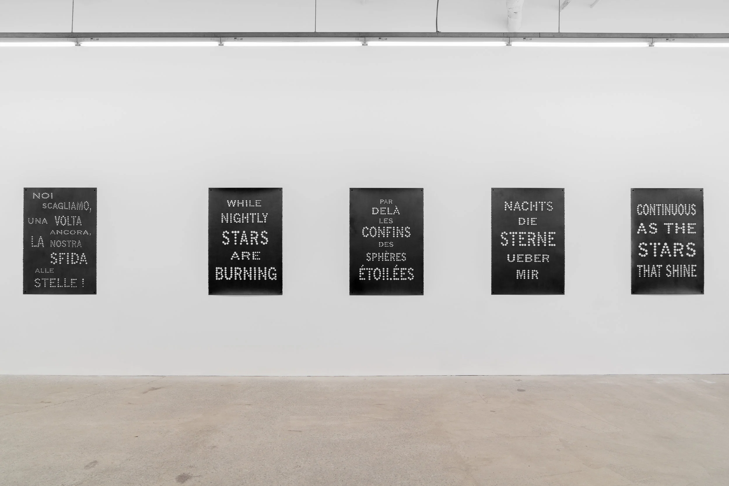Das Gleitende - 2 , 2018, exhibition view, Galerie Nicolas Robert, photo : Jean-Michael Seminaro