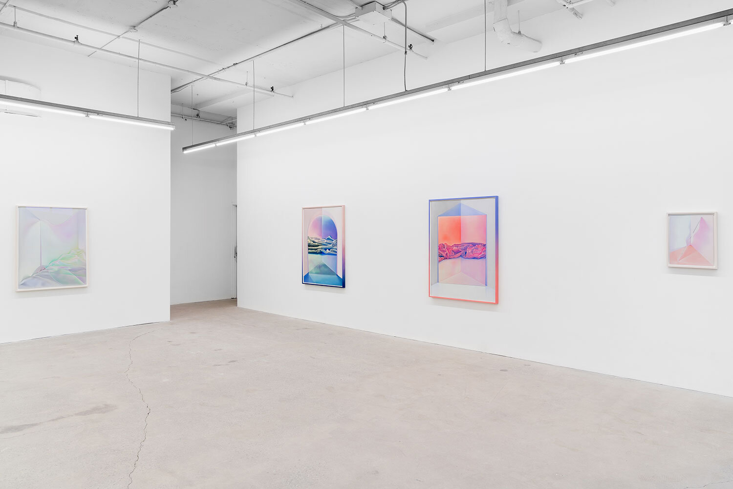 Maude Corriveau, Ondulations , 2021, exhibition view, Galerie Nicolas Robert, Montréal (QC) photo: Jean-Michael Seminaro