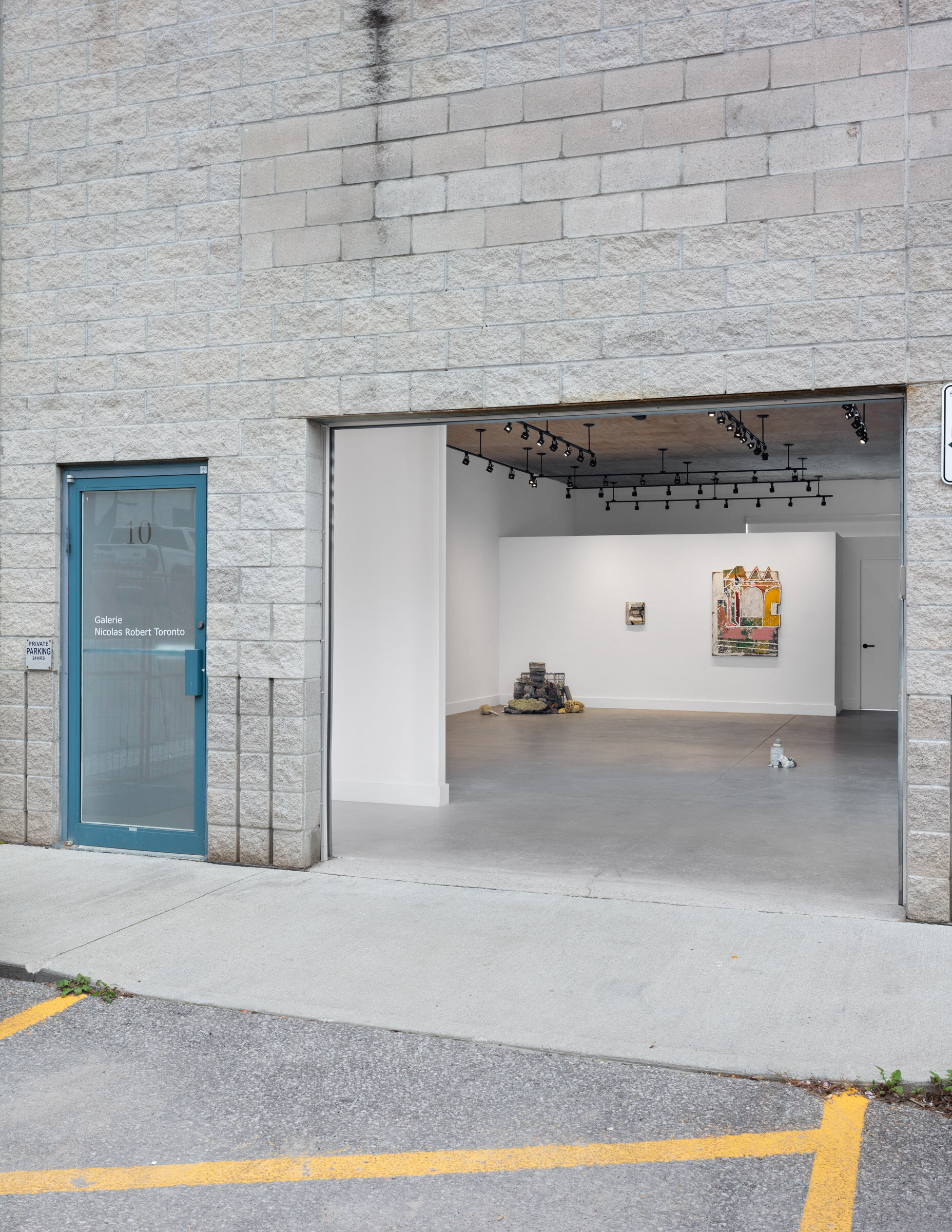  James Gardner,  As Gardens Need Walls , exhibition view, 2021, Galerie Nicolas Robert Toronto. Photo: Laura Findlay 
