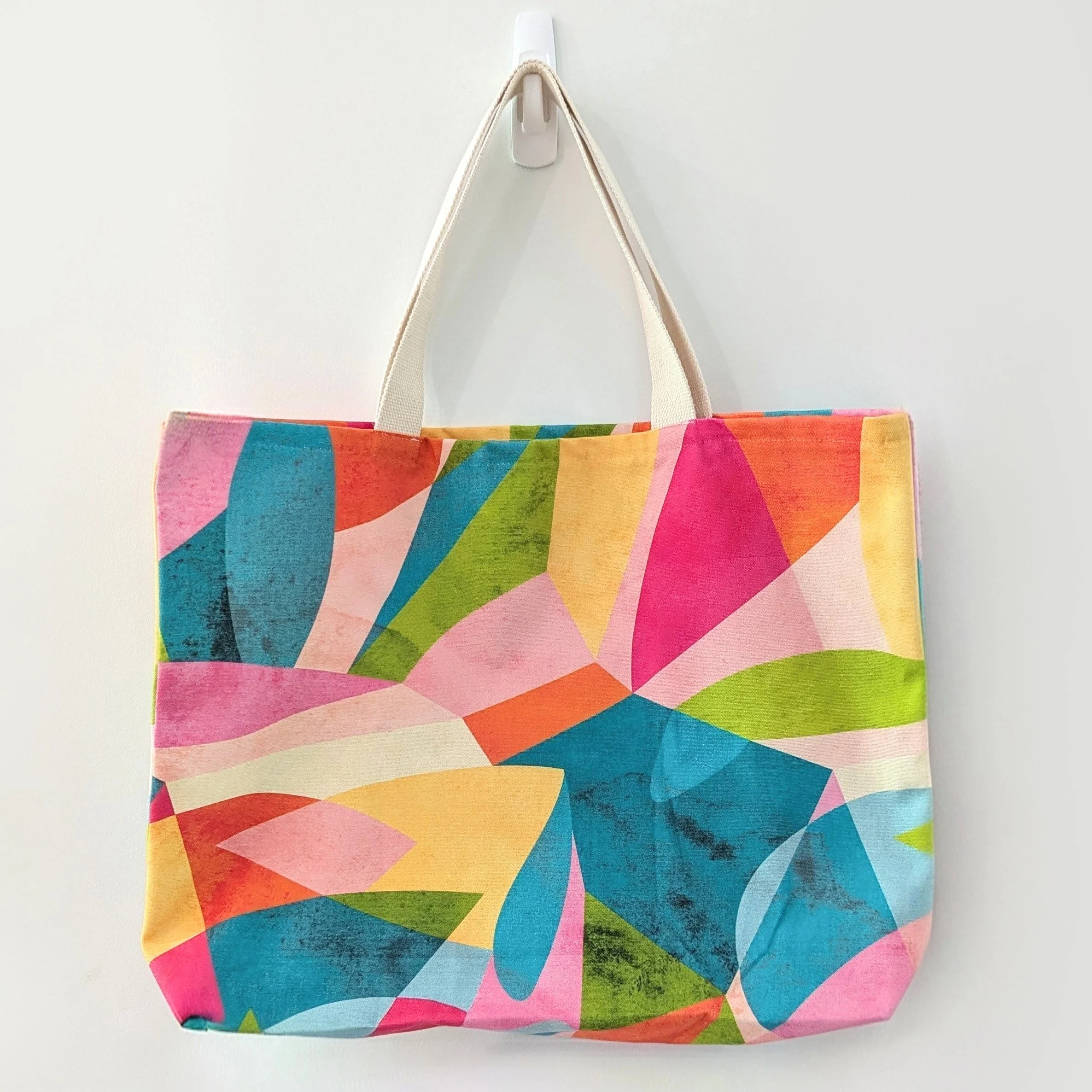Leafy tote hanging.jpg
