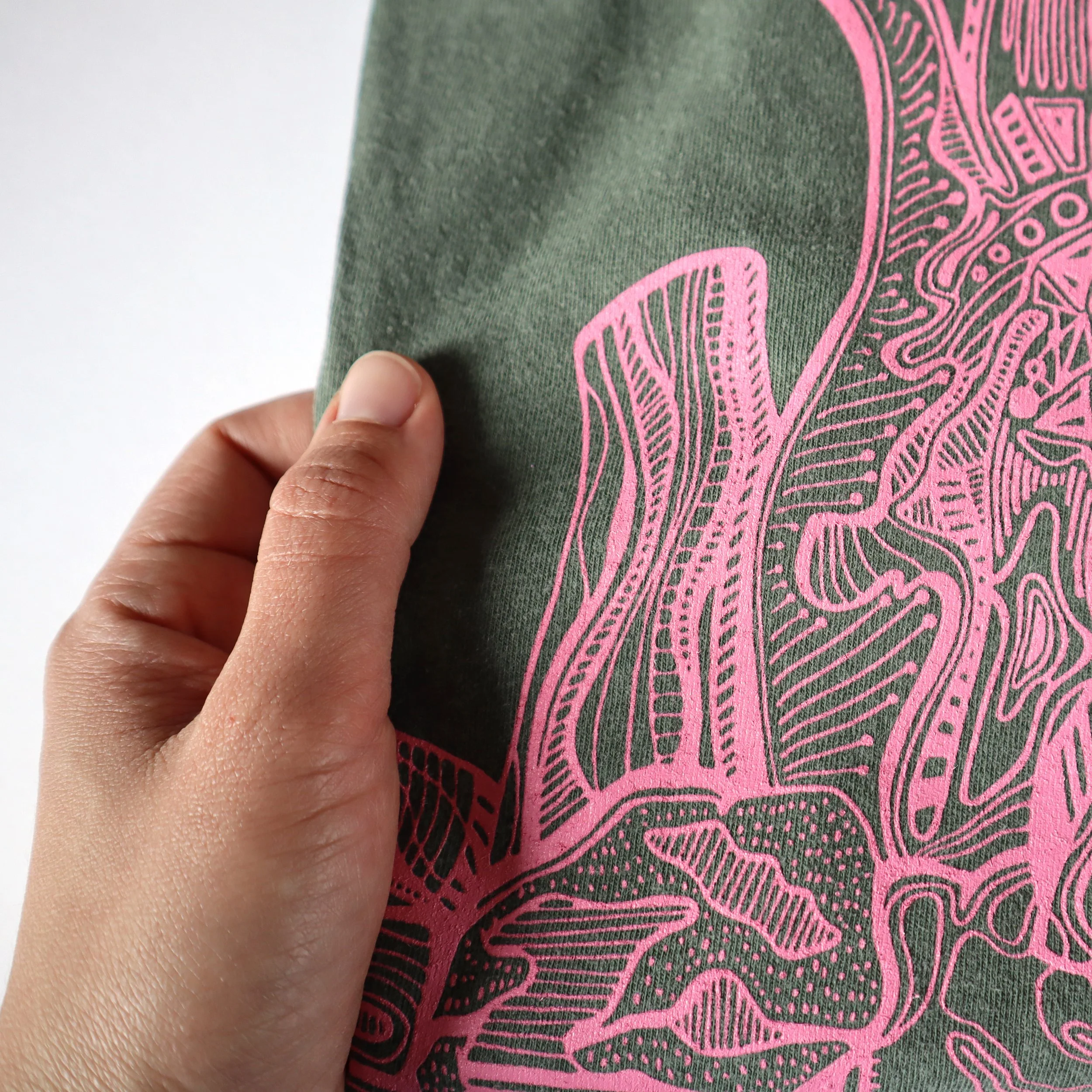 BIG HEART TEE - MOSS