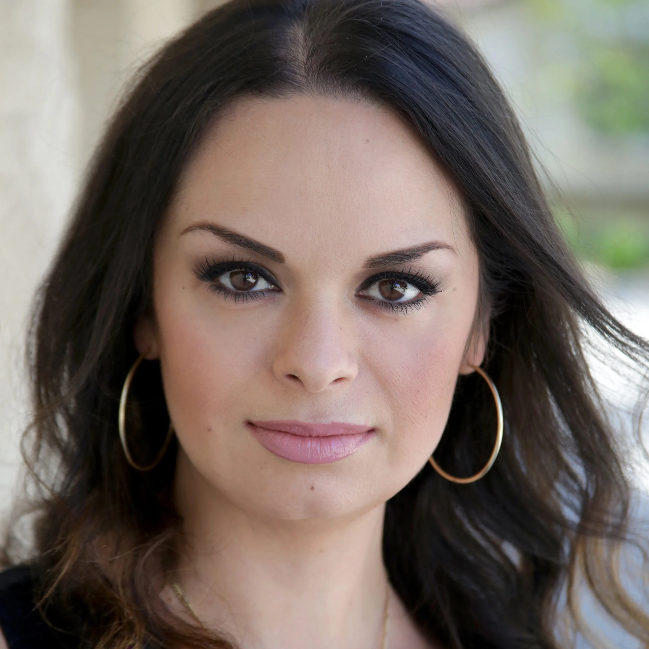Katrina Katrina is a wonderful makeup artist who has been working in the Entertainment Industry for 17 years. She has worked with celebrities such as Mila Kunis, Britney Murphy, Jenna Jameson, Joey McIntyre from New Kids on the Block, Usher, Tyson Beckford, Hilary Duff and more. Katrina brings to the table her love of teaching and I am thrilled to have her with us.