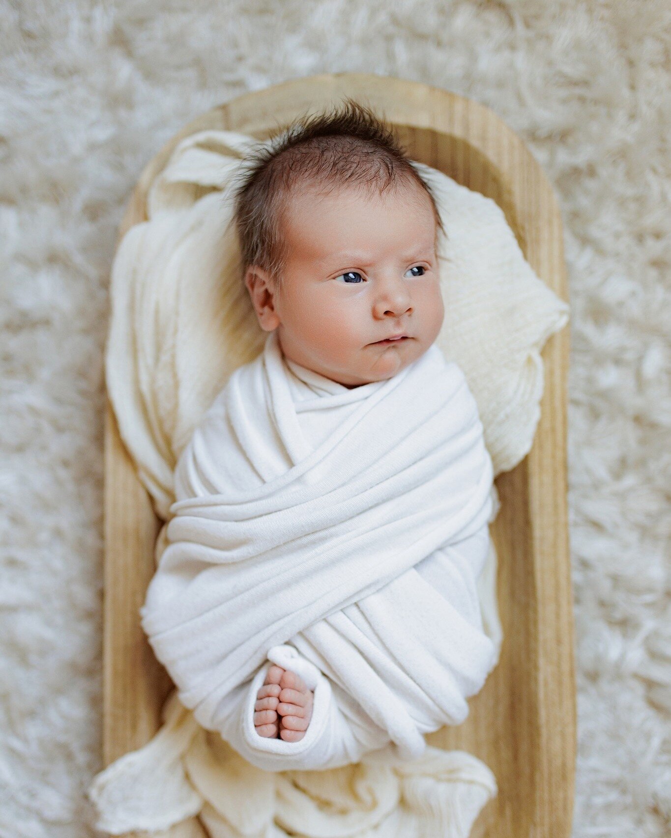 Bringing a little studio to your in-home newborn session! Whatcha think of this guy's cool hairdo?? 😎
📌I am booking newborn clients due in Late July, August, September, and October ( I only take 2-3 a month so don't wait to reach out)!

 #newbornph