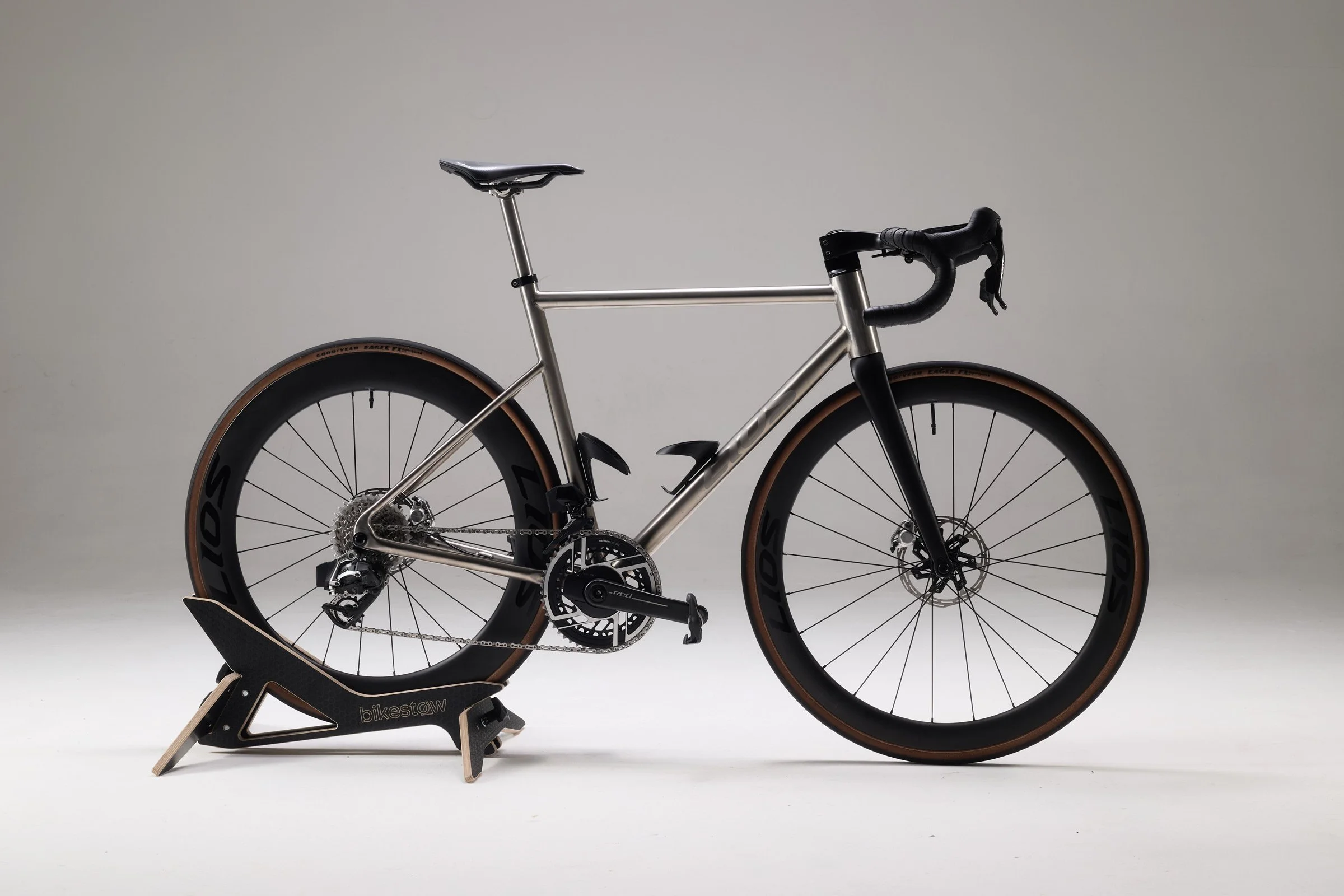 LIOS Titanium Road Race Bike - A Bespoke Approach to Performance