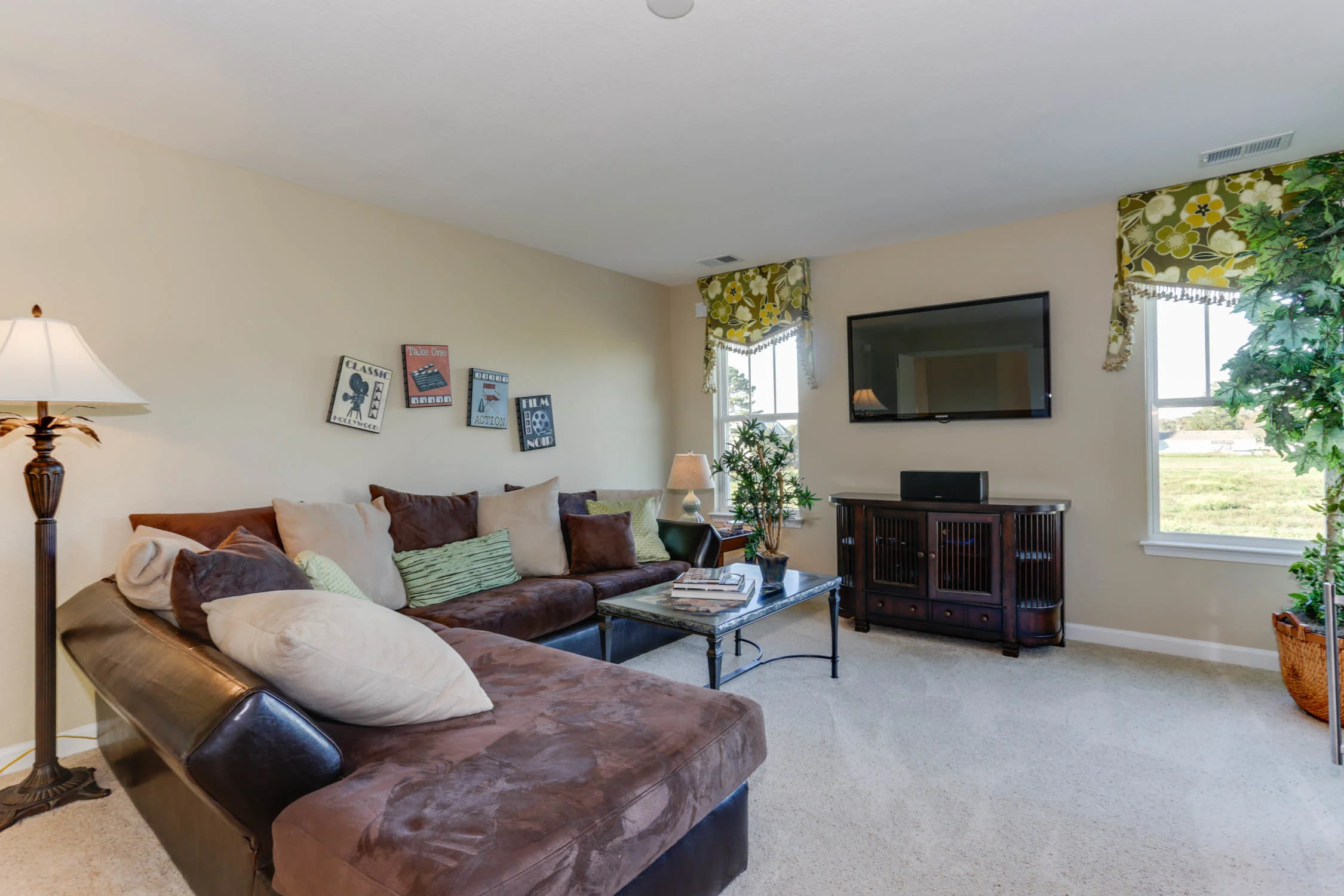 Entertainment_Room_1.jpg