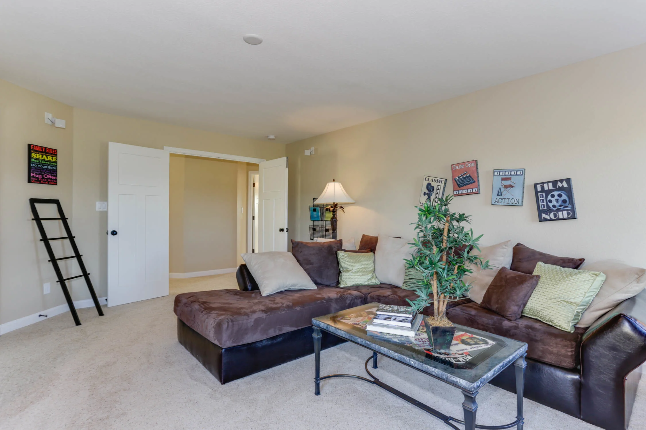 Entertainment_Room_2.jpg