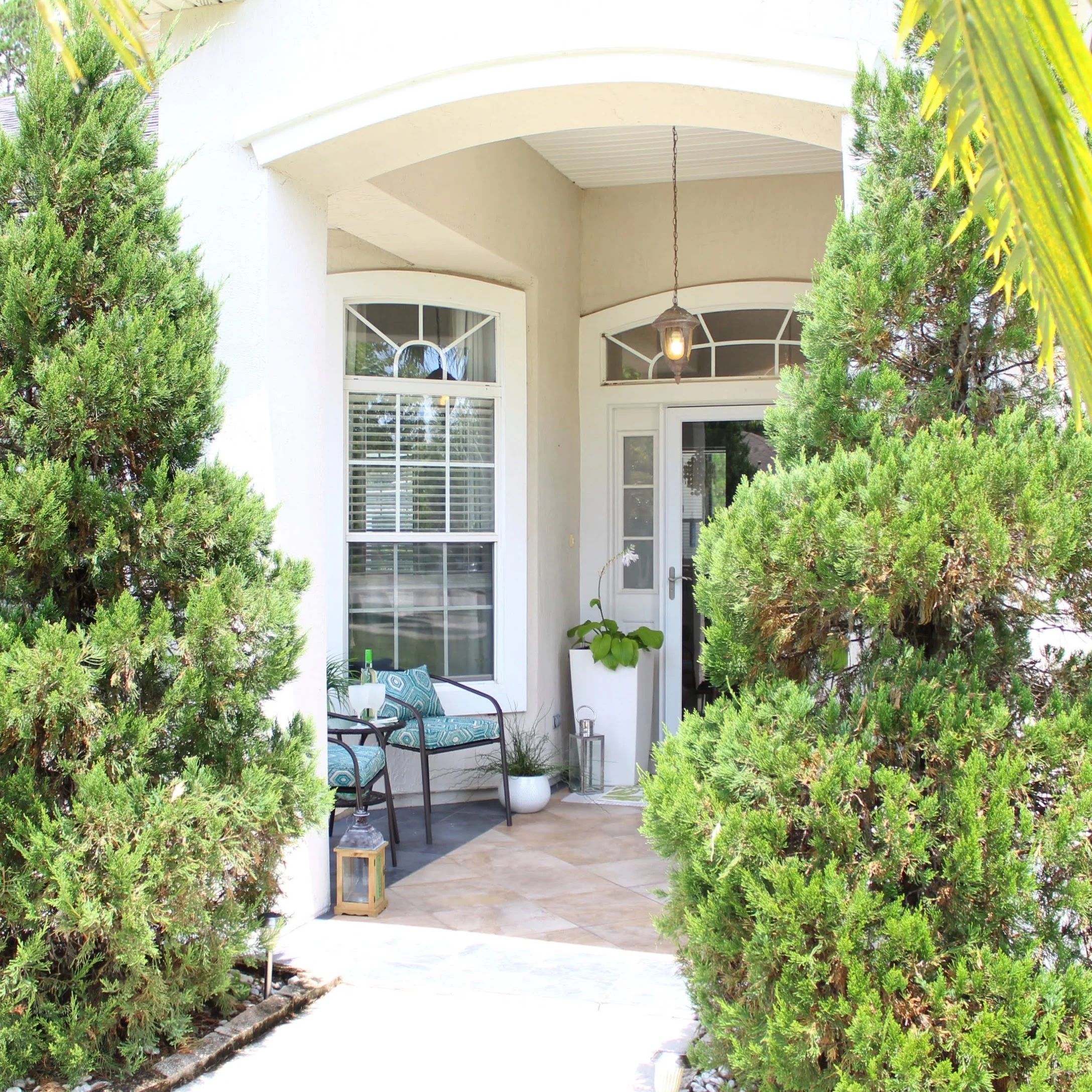 Make Room for Conversation on a Small Front Porch