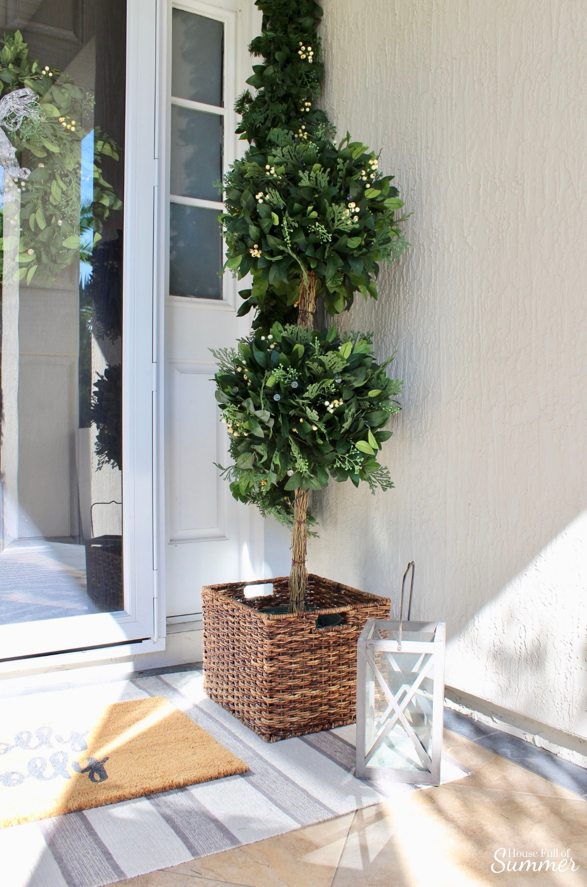How To Decorate Your Porch For Christmas In A Warm Climate House