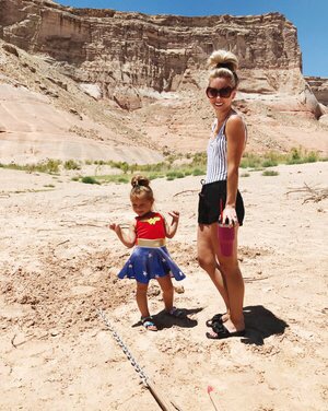 A Fantastic Lake Powell Vacation featured by popular Las Vegas travel bloggers, Life of a Sister