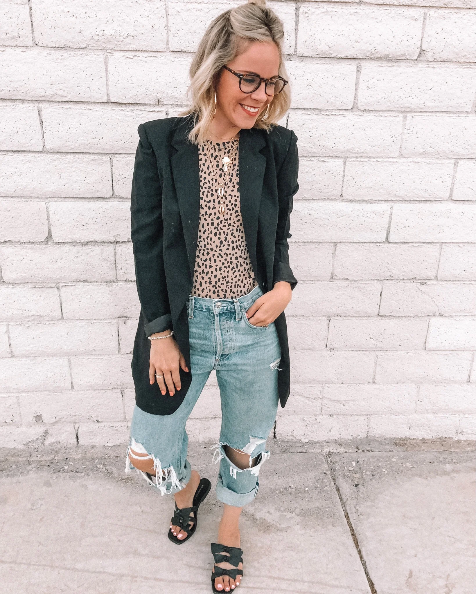 Denim trend featured by top US fashion blog, Life of a Sister: image of a woman wearing Agolde mid rise loose fit jeans