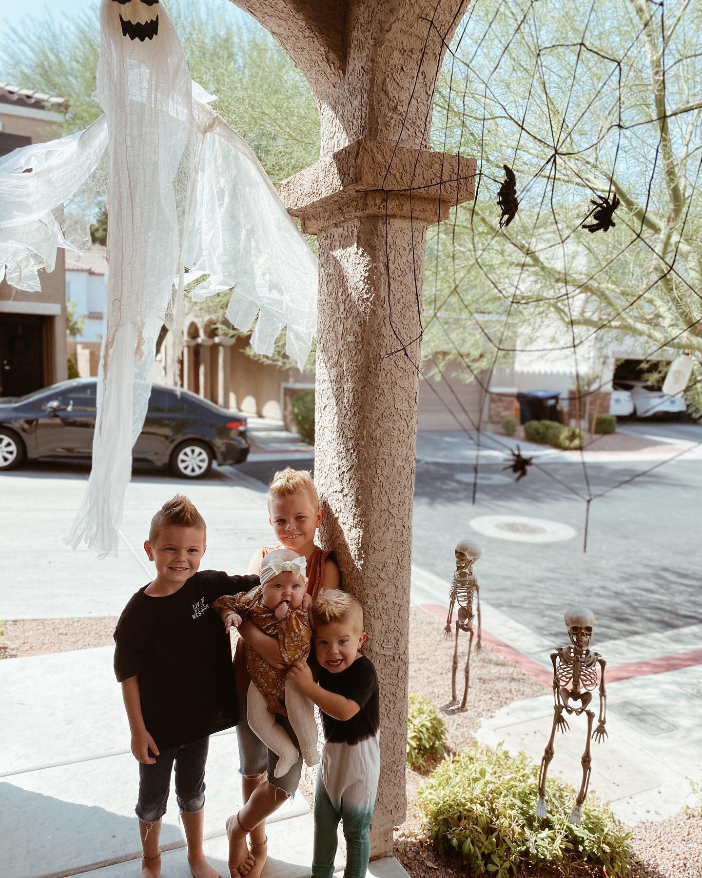 Raise your hand if your kids are begging you to break out the Halloween decor in August?! My kids LIVE for holiday decorations! This year we headed to @partycity to spook the place out... guys they have AMAZING DEALS! I got all of this for less than 