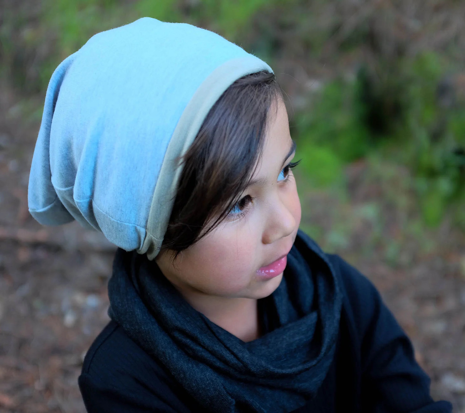 Boy wearing unisex slouch beanie in grey organic cotton handmade by kids slow fashion brand luca broccolini.jpg