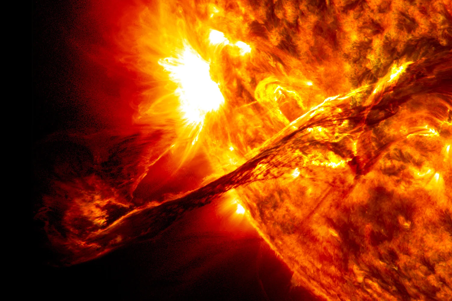 solar-flare-magnet-header-nasa.jpg