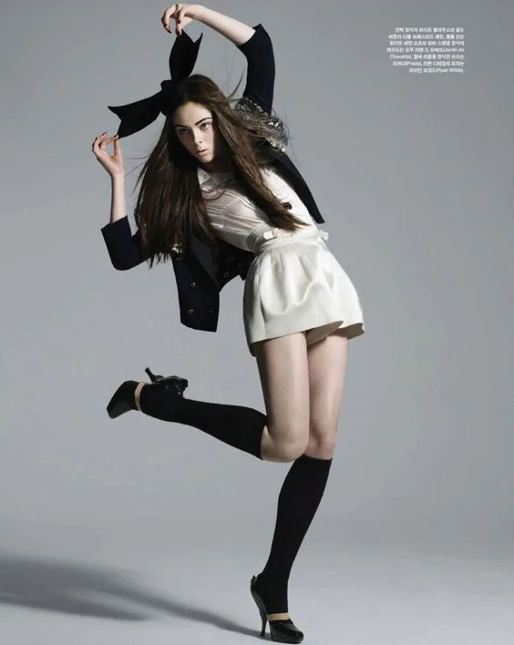 POSE35.jpg