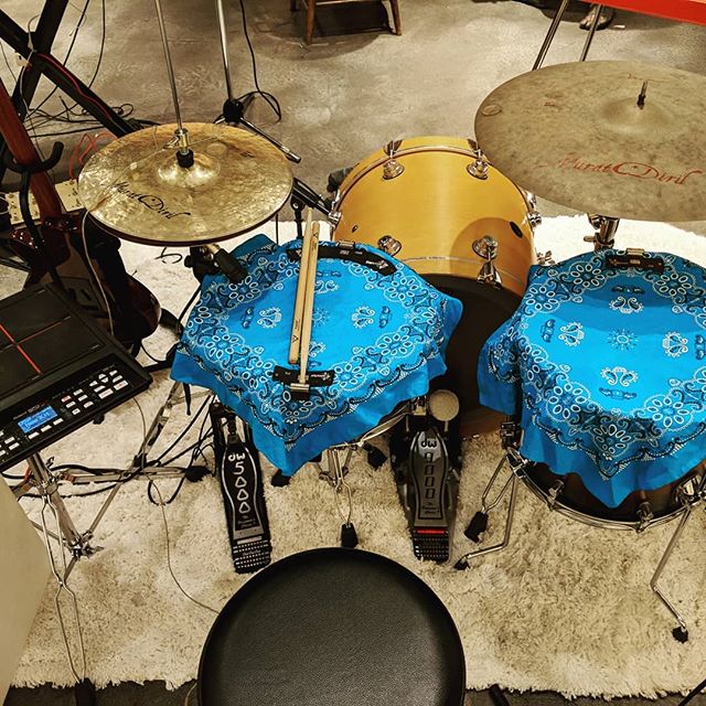Minimal quiet setup for a video shoot last weekend with @mannequinsbyday 
We've got the video coming out soon, stay tuned

#spdsx
#hybriddrumming
#hybriddrums
#dw
#dopebeats
#beats
#slomusic
#saucepot
#centralcoast
#sanluisobispo
#livetronica
#muratd