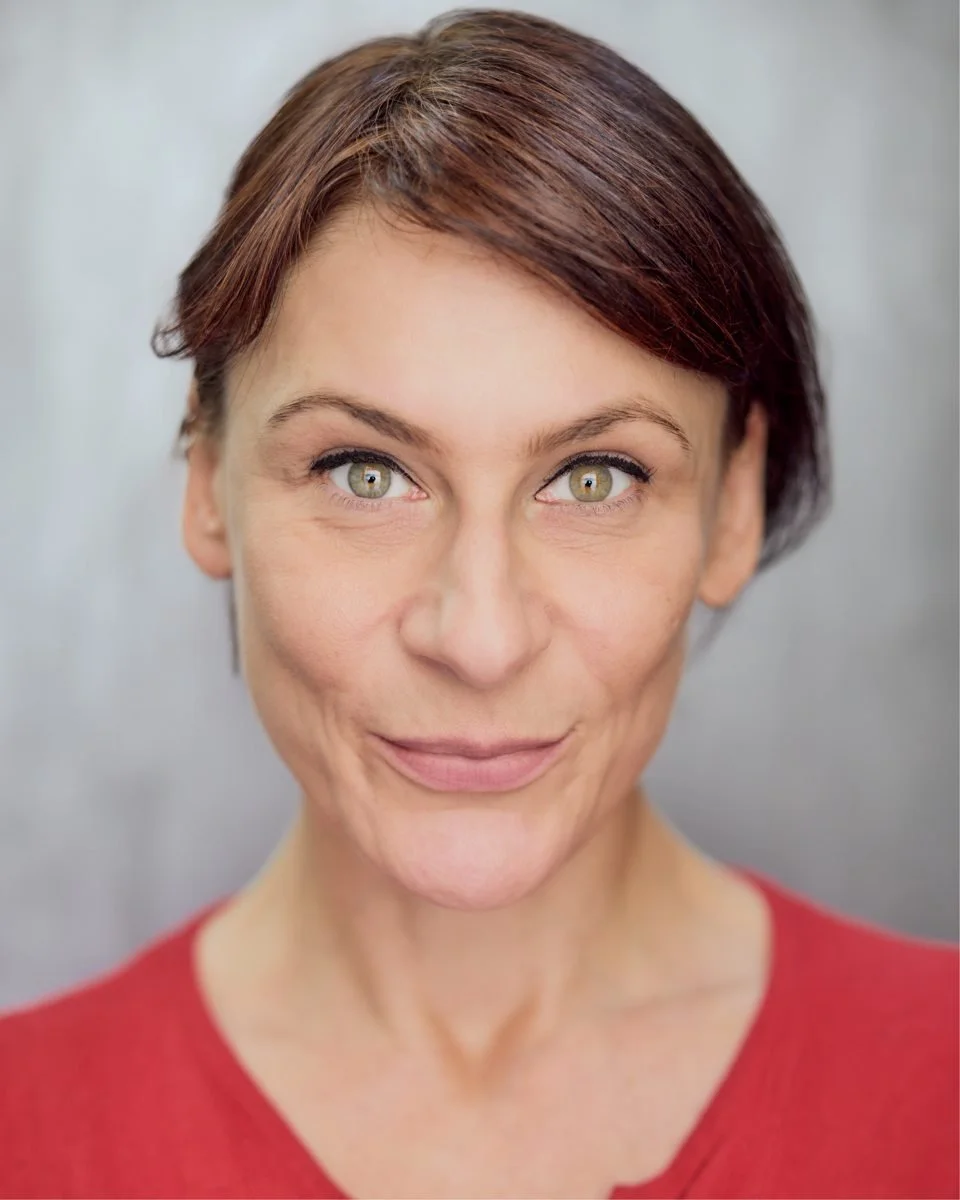 Headshot of KATHERINE DE LEIROS