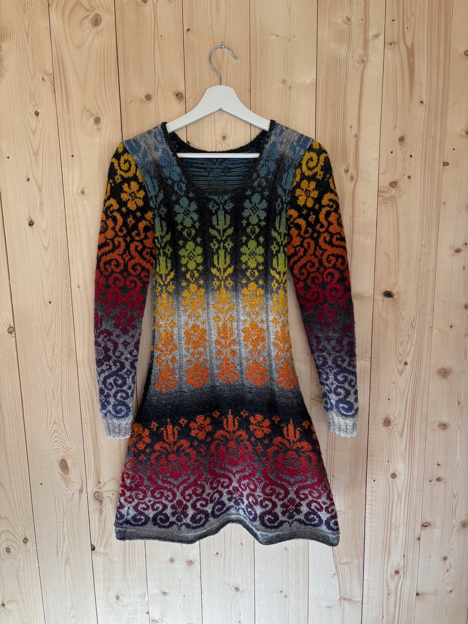 Tulipan- og tusenfrydkjole.jpeg