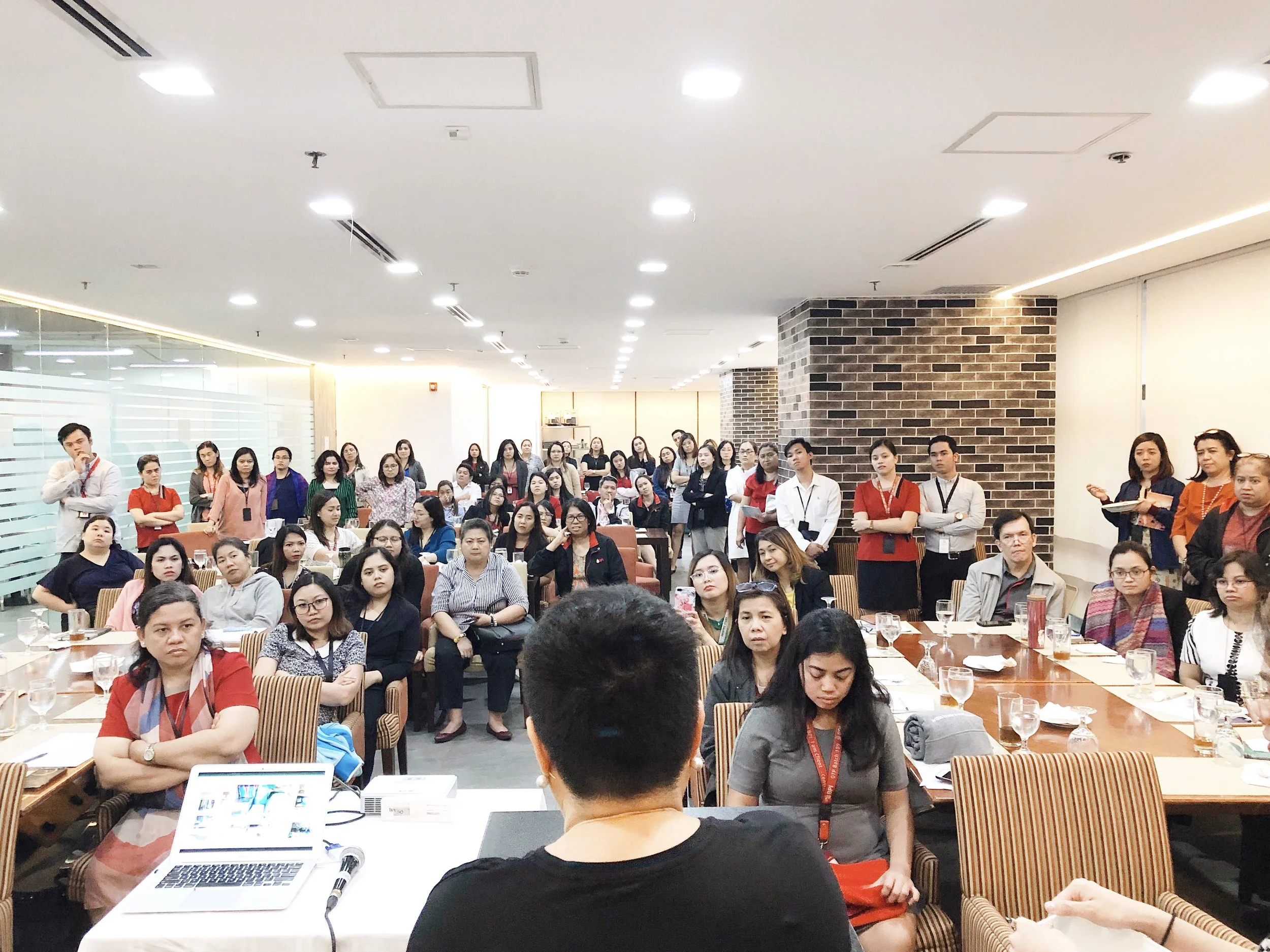 The attendees gathered around DMNL Founder Ayessa Bautista during live demonstration