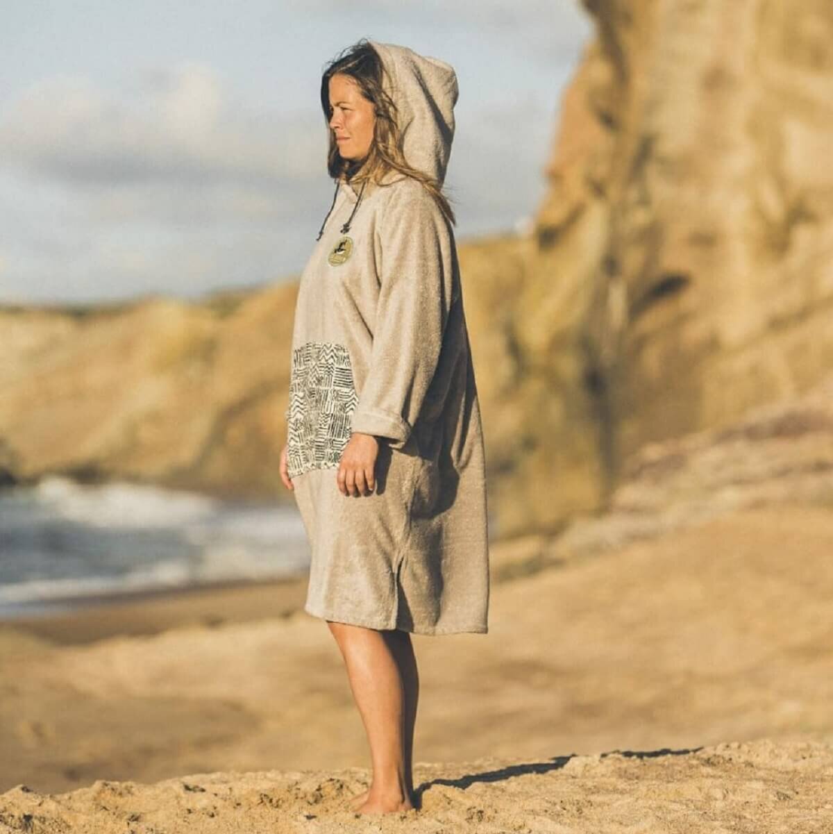 yderligere give molekyle Creativity for sustsainability: The story behind Big Raven's upcycled surf- ponchos
