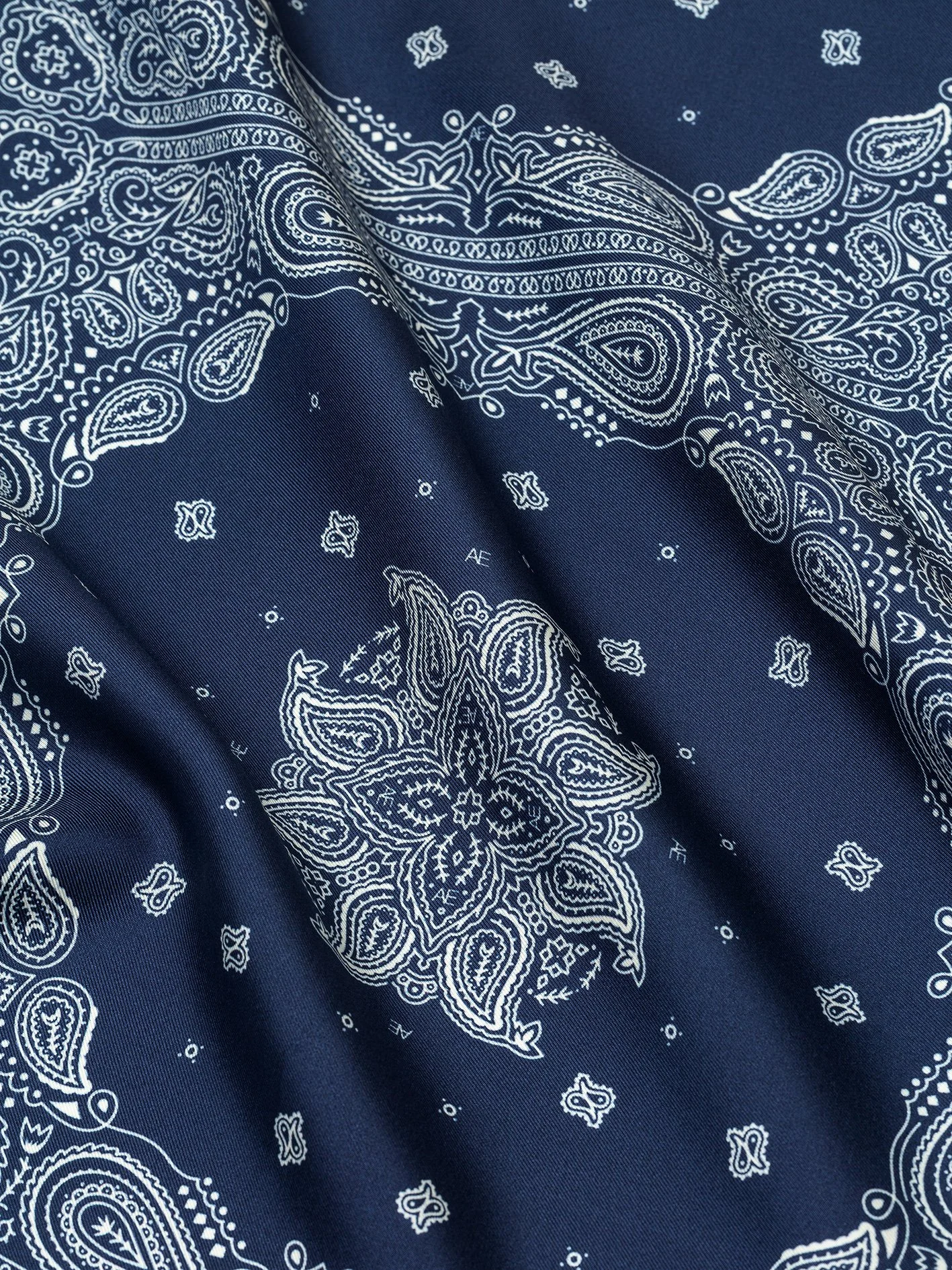 MINIMAL_BANDANA_SILK_SCARF_68_NOTTE_2.jpg